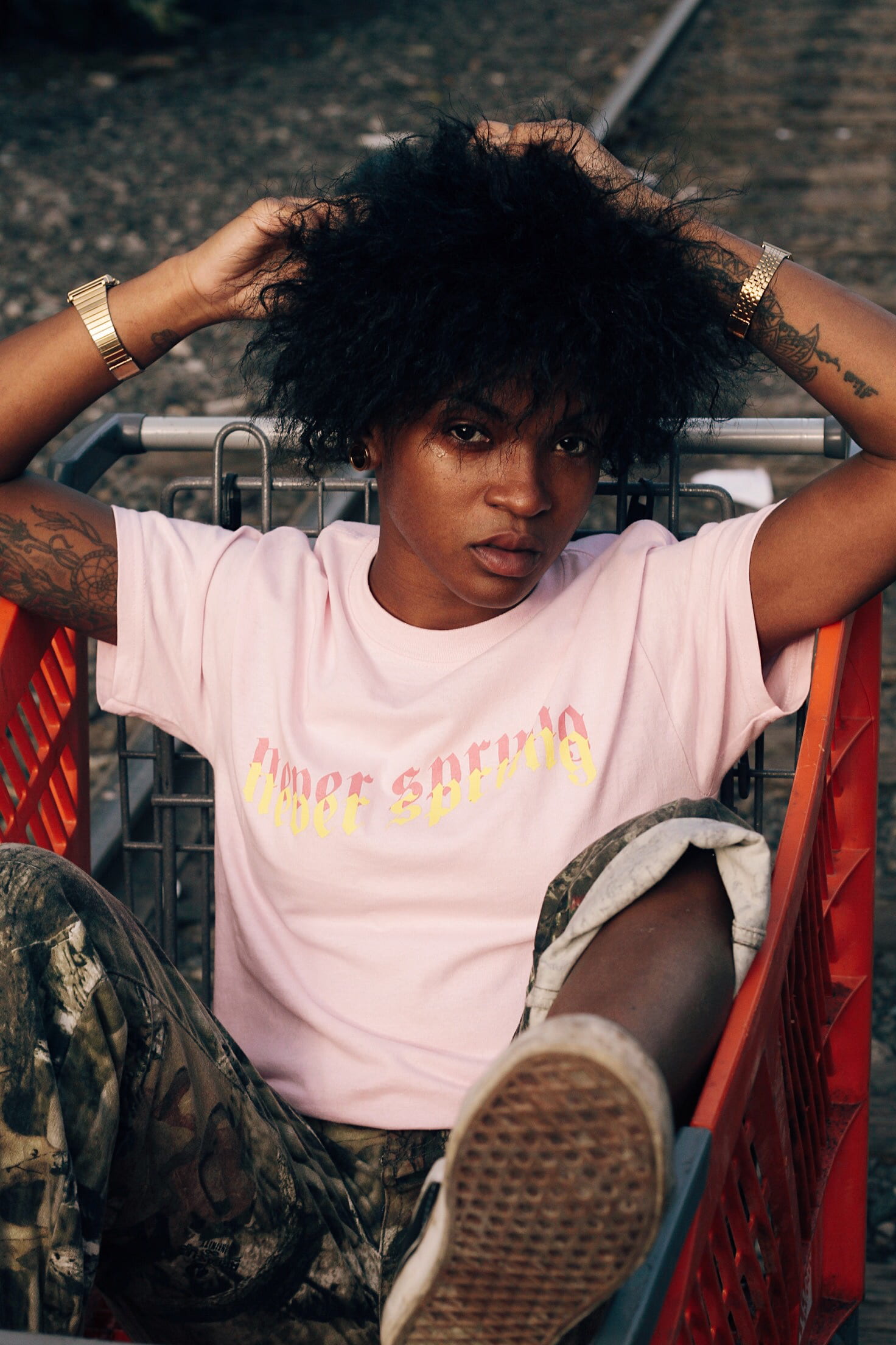 lifestyles, young men, looking, hair, real people, sitting, hairstyle, cart, female, trolley, outdoors, front view, woman, pink, day, tattoo, shirt, young adult, Phone HD Wallpaper