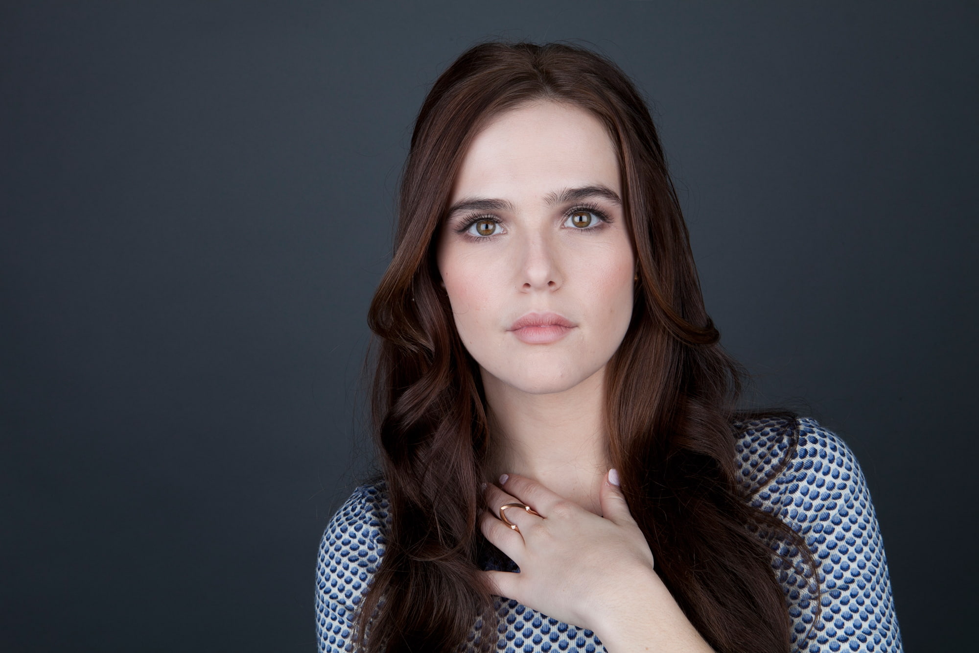 brunette, looking at viewer, Zoey Deutch, simple background, 1080P, pale, celebrity, HD Wallpaper