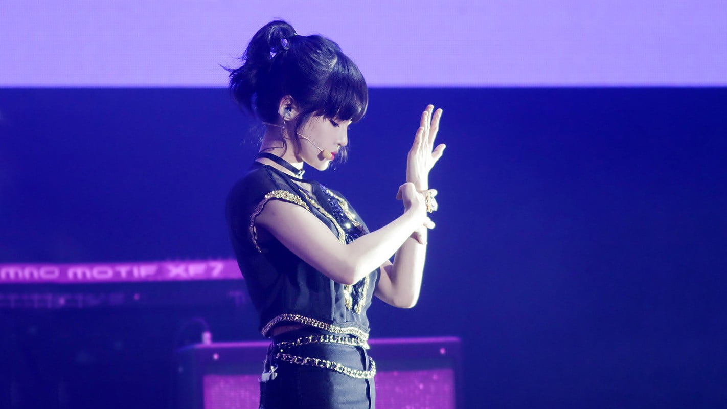 K-pop, three quarter length, hairstyle, one person, indoors, standing, music, side view, bangs, waist up, young adult, performance, T-ara, women, arts culture and entertainment, HD Wallpaper