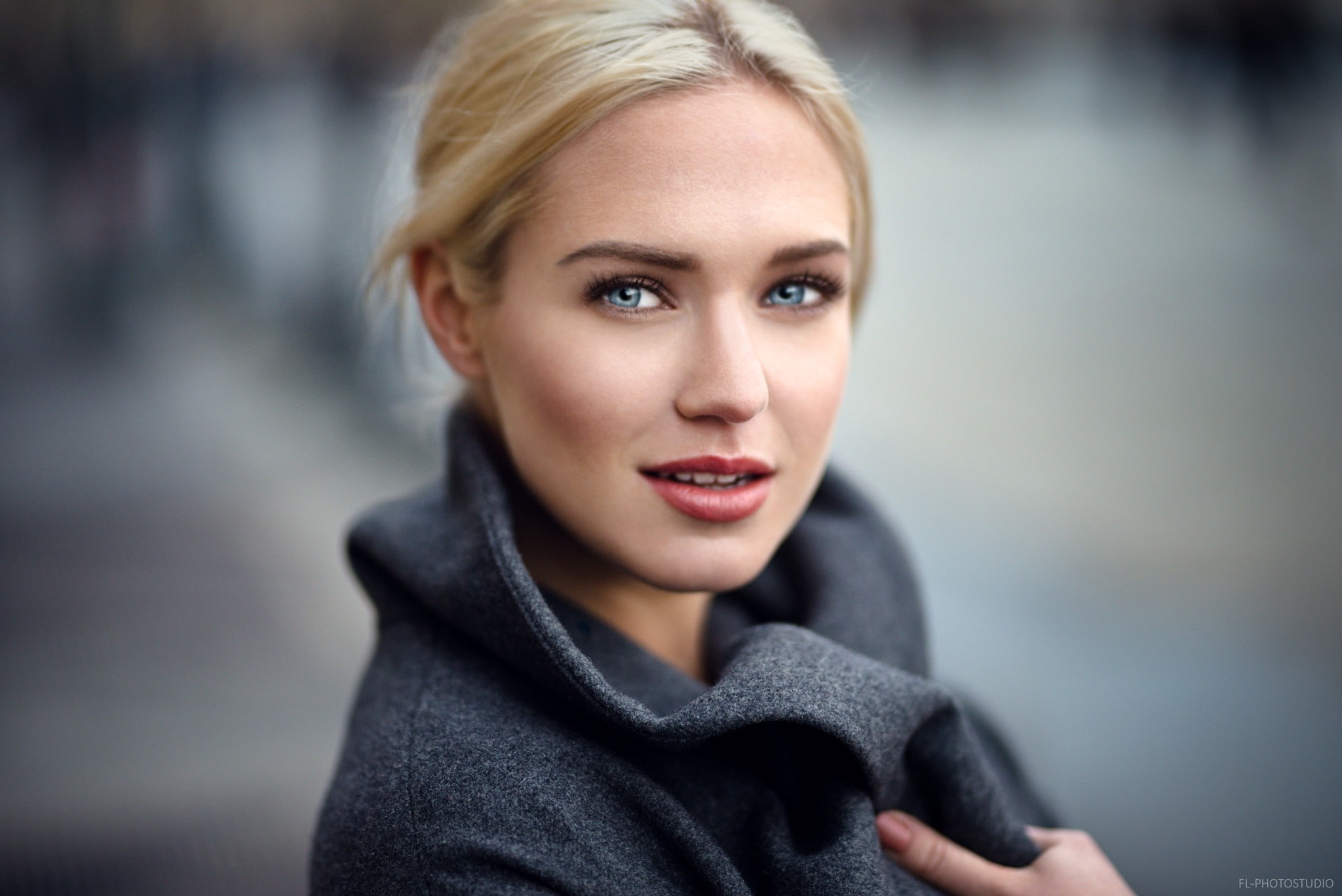 1080P, blond hair, portrait, hairstyle, beautiful people, young women, coats, hair, headshot, focus on foreground, city, women, adult, looking at camera, HD Wallpaper