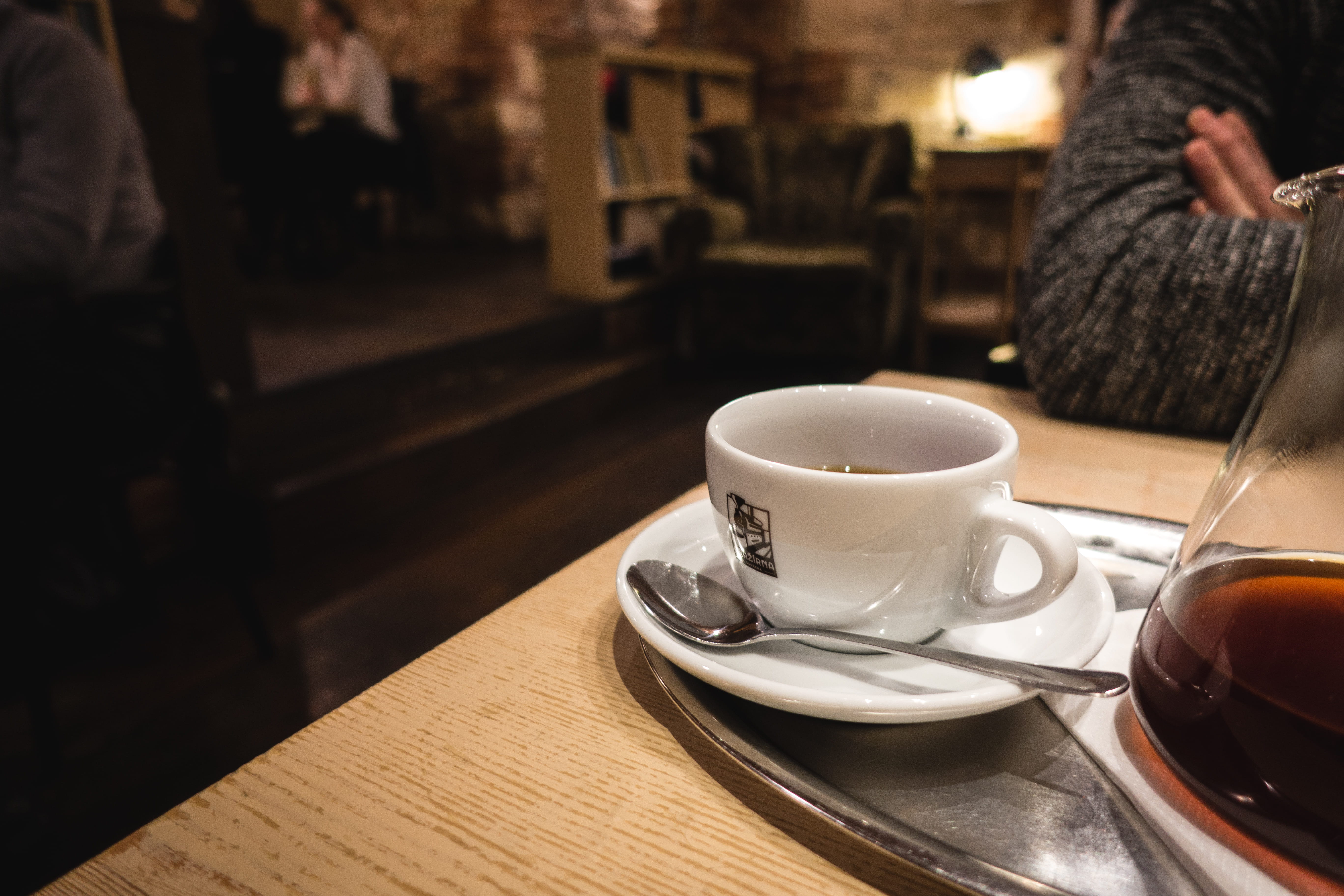 coffee shop, eating utensil, caf, refreshment, café, filtered, coffee cup, crockery, people, cup, food and drink, restaurant, drink, 5K, focus on foreground, HD Wallpaper