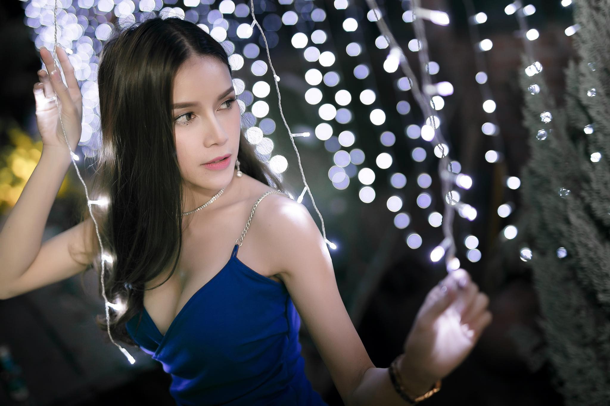 hairstyle, 1080P, illuminated, nightlife, young adult, brunette, long hair, beauty, Lanchakorn Yeunyaw, Asian, women, Thailand model, front view, night, HD Wallpaper