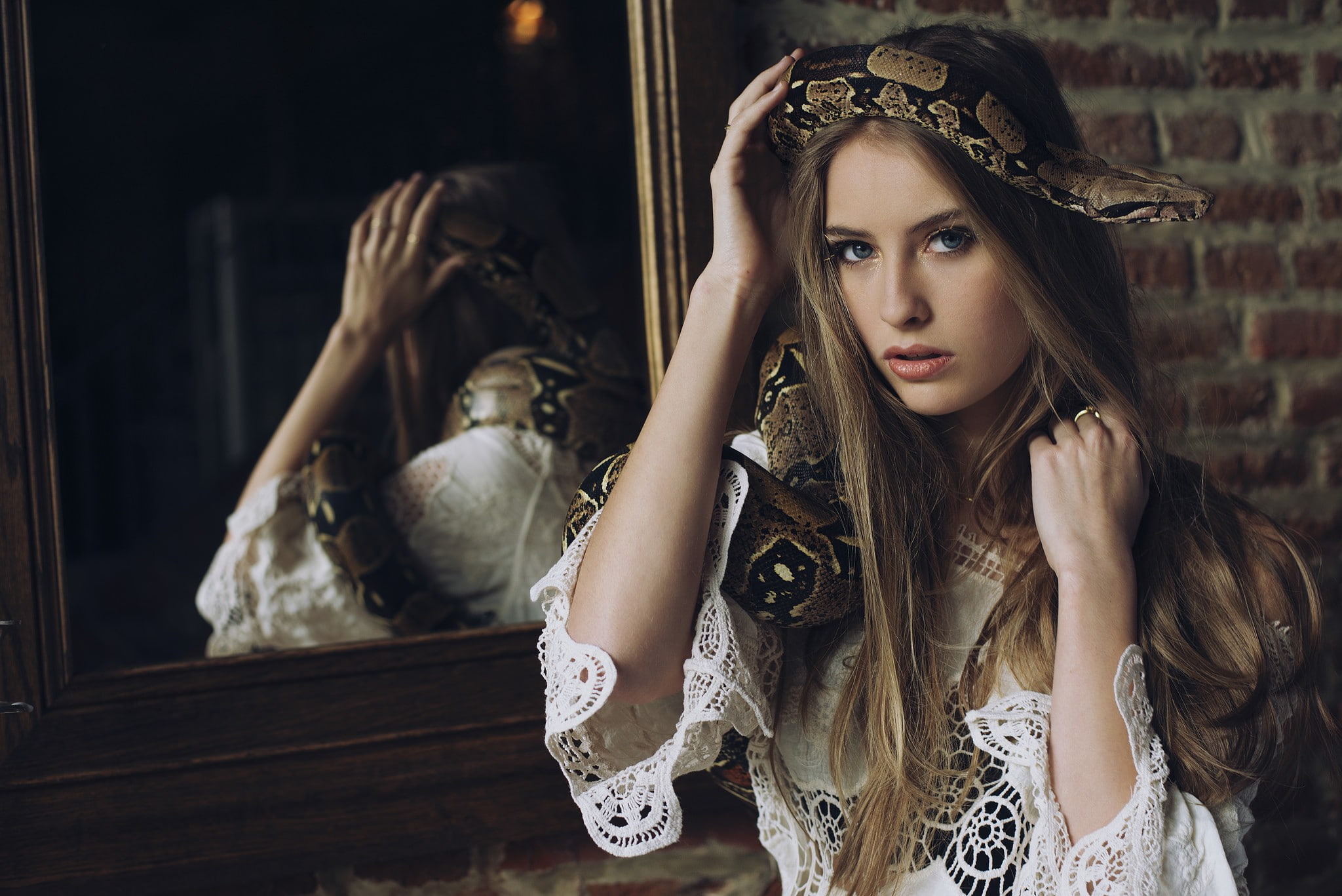 brunette, reflection, snake, blue eyes, 1080P, women, mirror, looking at viewer, Camille Rochette, animals, HD Wallpaper