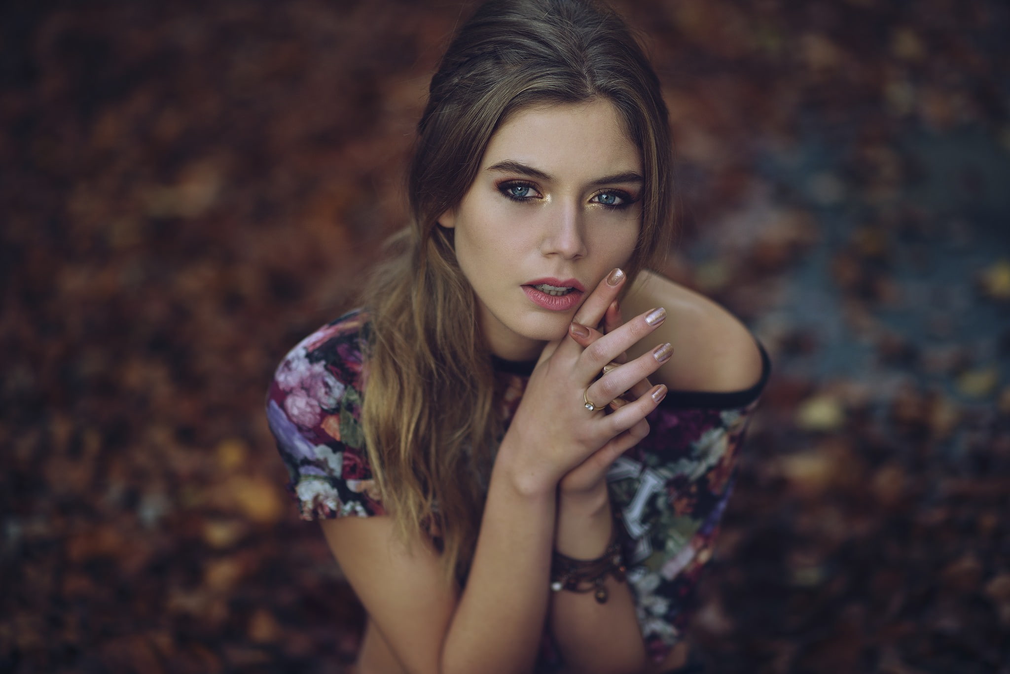 leaves, 1080P, Camille Rochette, Anastasia Vervueren, women, blue eyes, pink lipstick, brunette, women outdoors, fall, looking at viewer, HD Wallpaper