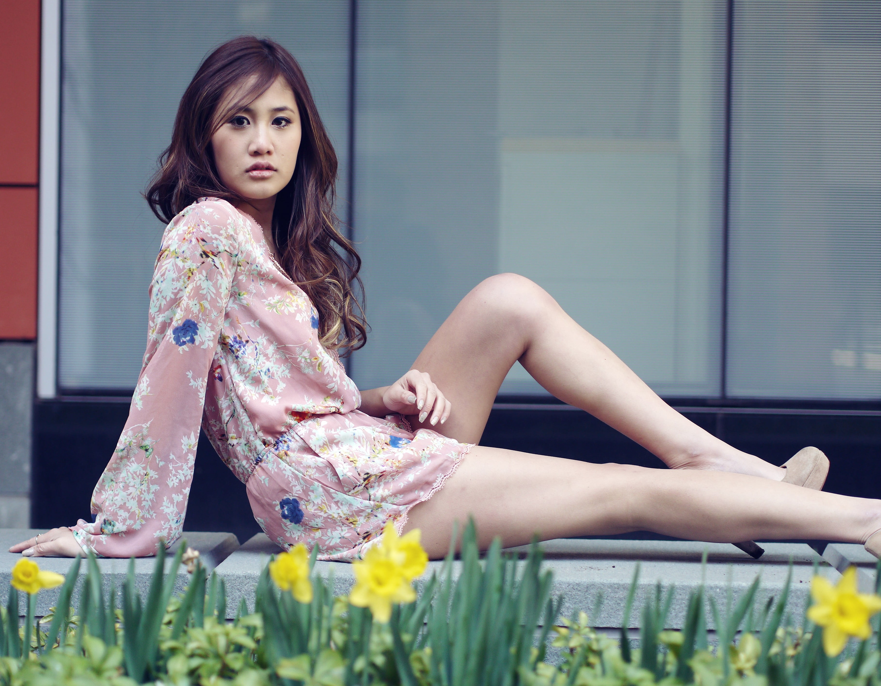 hair, beauty, one person, long hair, high heels, women, portrait, fashion, model, sitting, beautiful woman, looking at camera, flowers, plant, young adult, HD Wallpaper