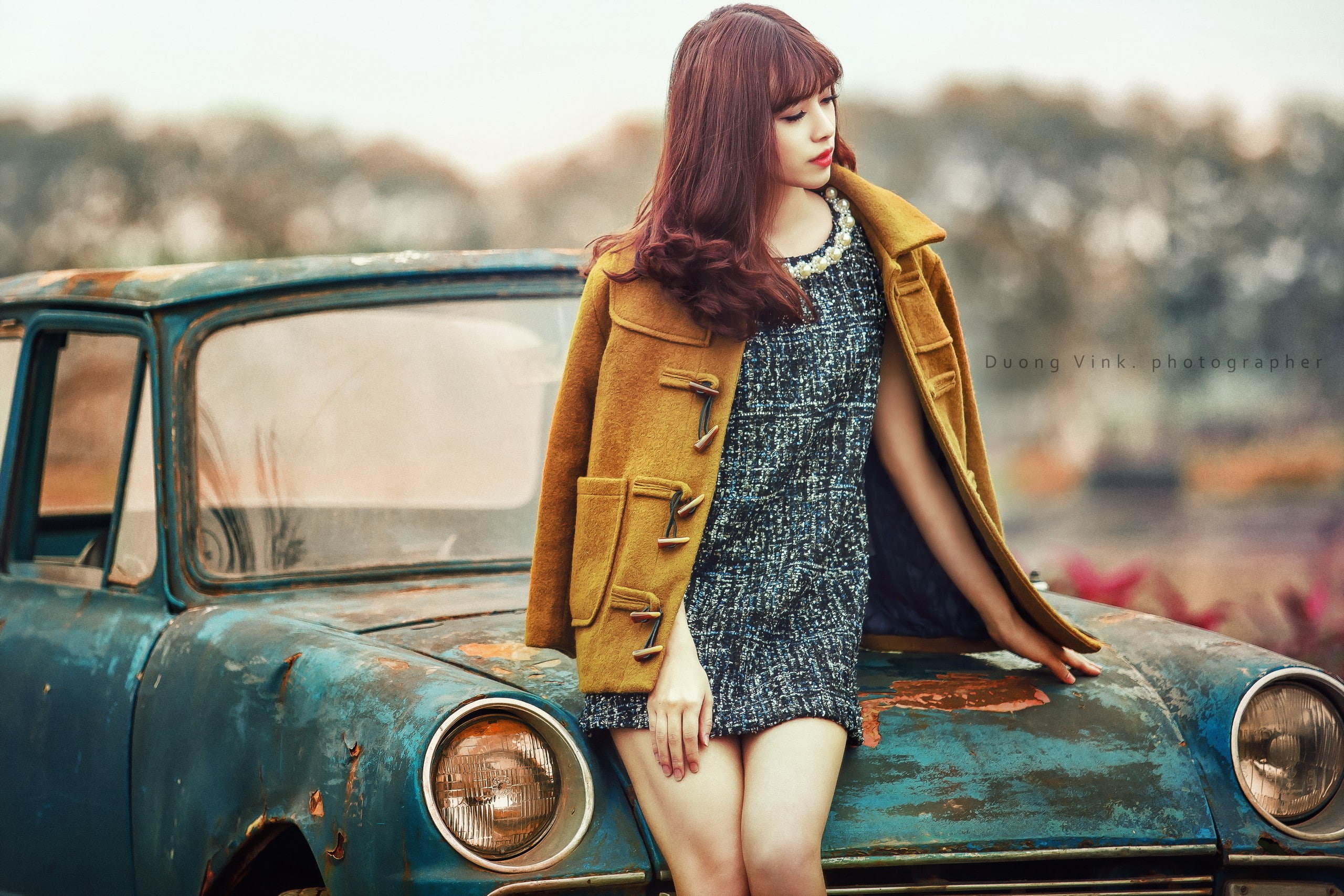 road trip, depth of field, outdoors, mode of transportation, old car, adult, clothing, one person, focus on foreground, land vehicle, fashion, young women, HD Wallpaper