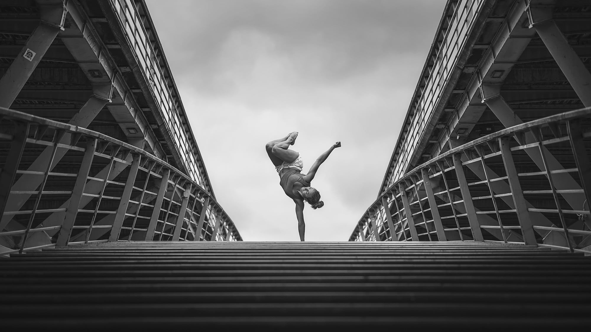 real people, cloud - sky, city, skyscraper, sky, full length, monochrome, gymnastics, outdoors, built structure, leisure activity, one person, building exterior, HD Wallpaper