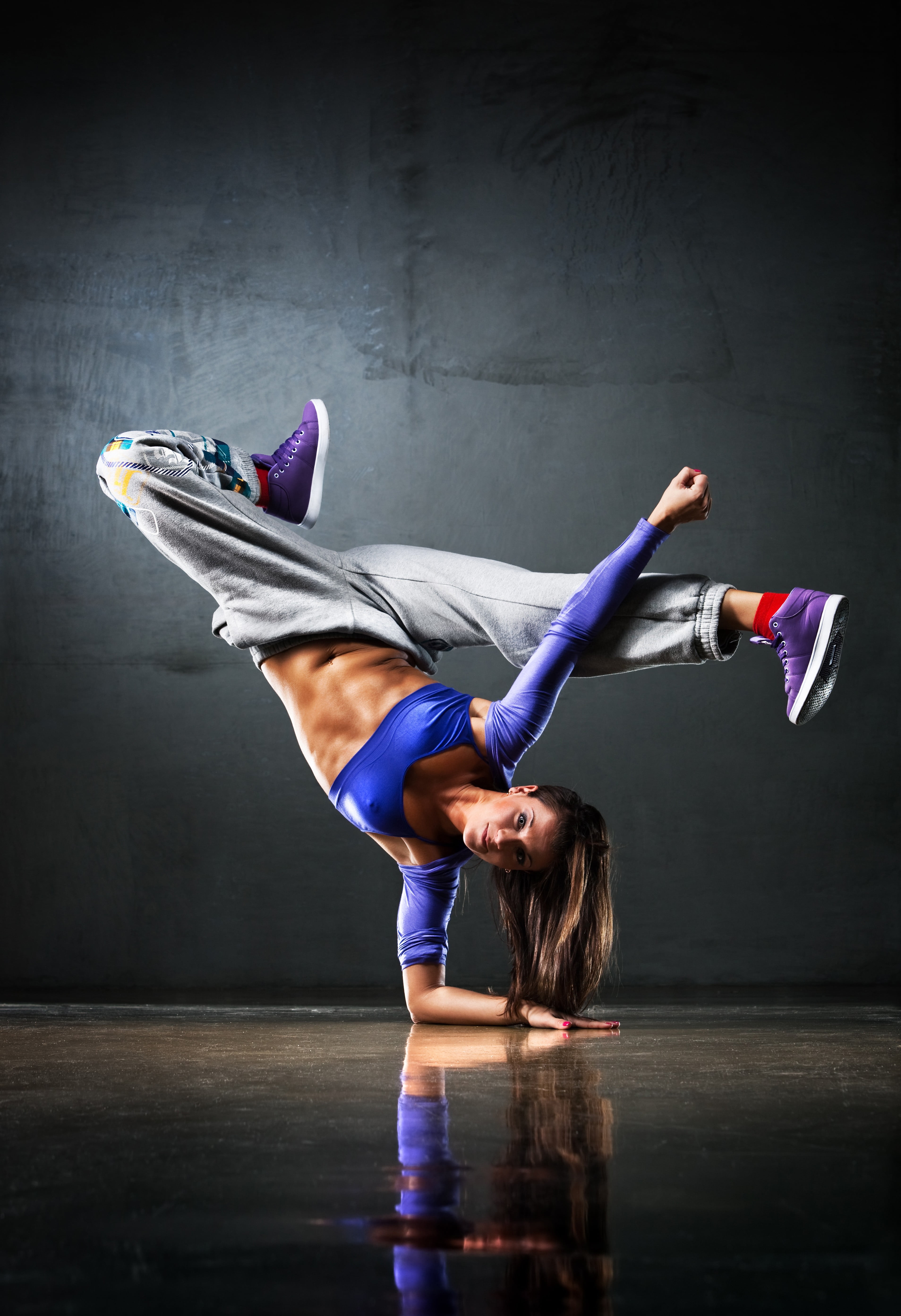 strength, wellbeing, studio shot, females, sports clothing, sport, dancer, 5K, muscular build, dancing, exercising, gymnastics, beautiful woman, adult, Phone HD Wallpaper