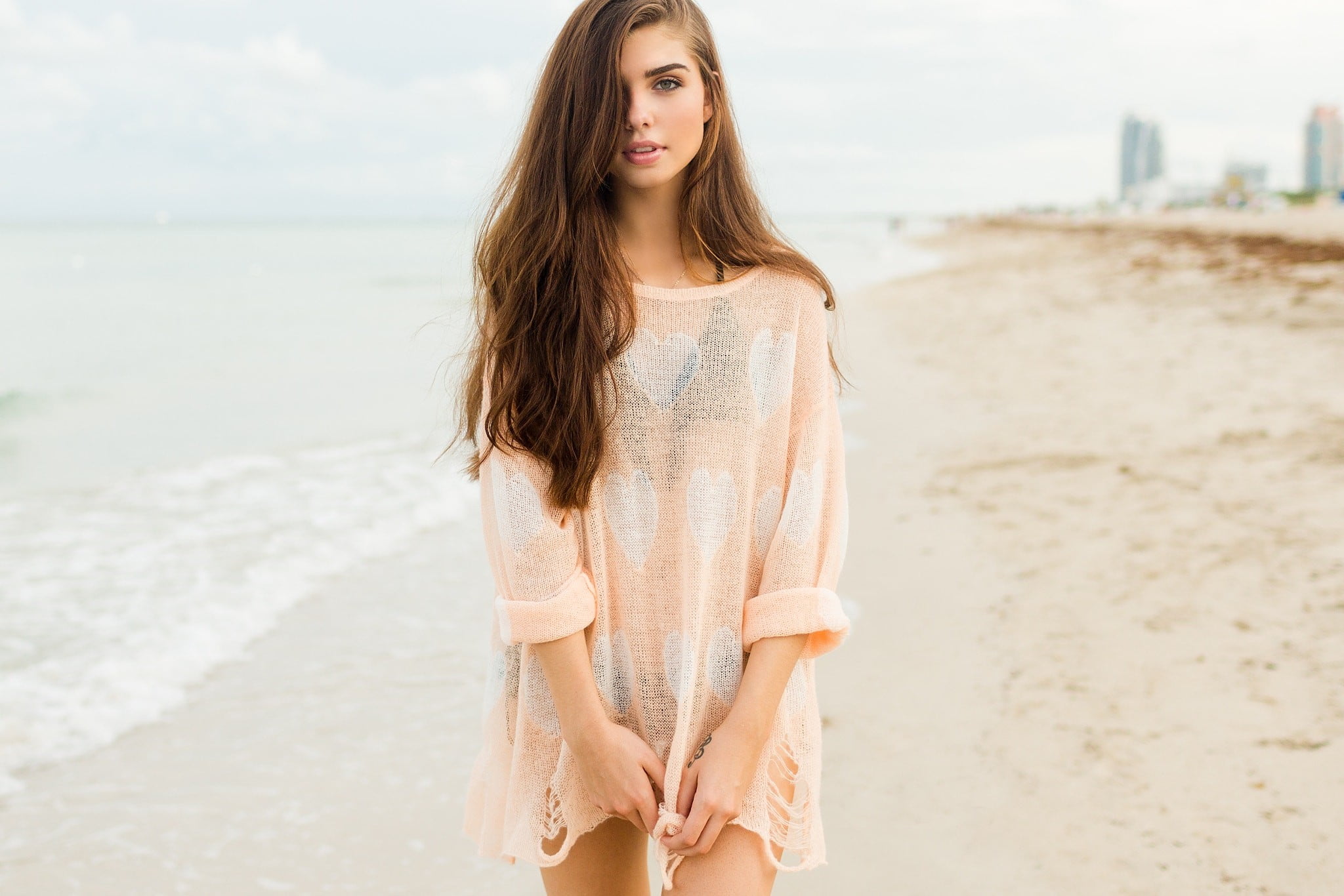 1080P, lifestyles, beach, land, leisure activity, real people, young adult, three quarter length, looking at viewer, one person, beautiful woman, outdoors, HD Wallpaper