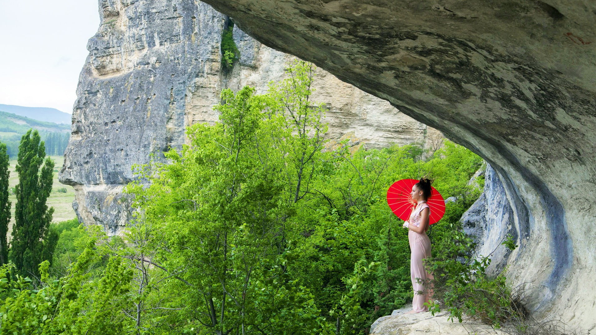 lifestyles, real people, rock formation, forest, outdoors, brunette, trees, growth, landscape, solid, red, women, model, umbrella, tree, plant, leisure activity, HD Wallpaper