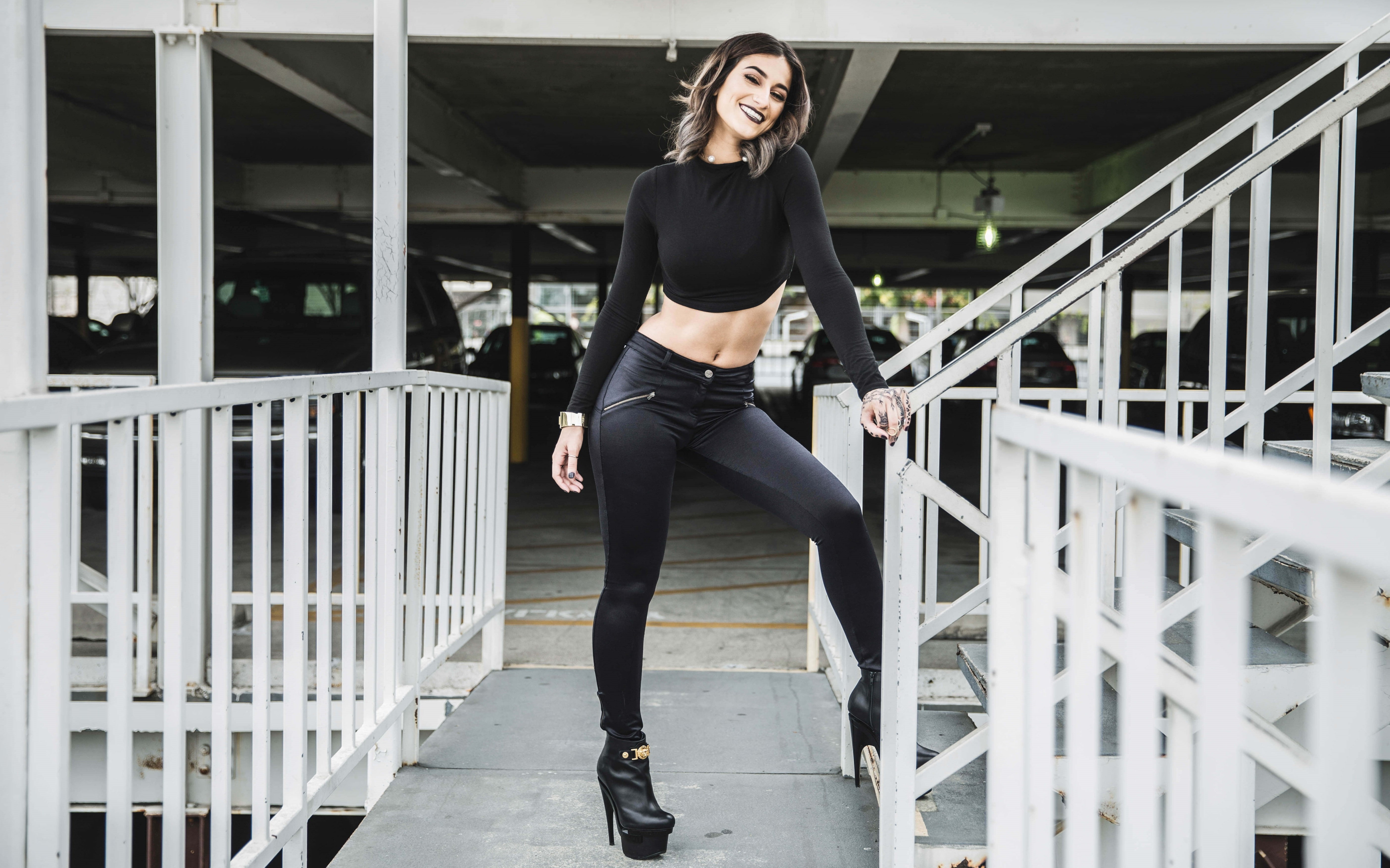 women, lexy panterra arched back high heels, beautiful woman, built structure, clothing, full length, architecture, adult, leisure activity, front view, HD Wallpaper