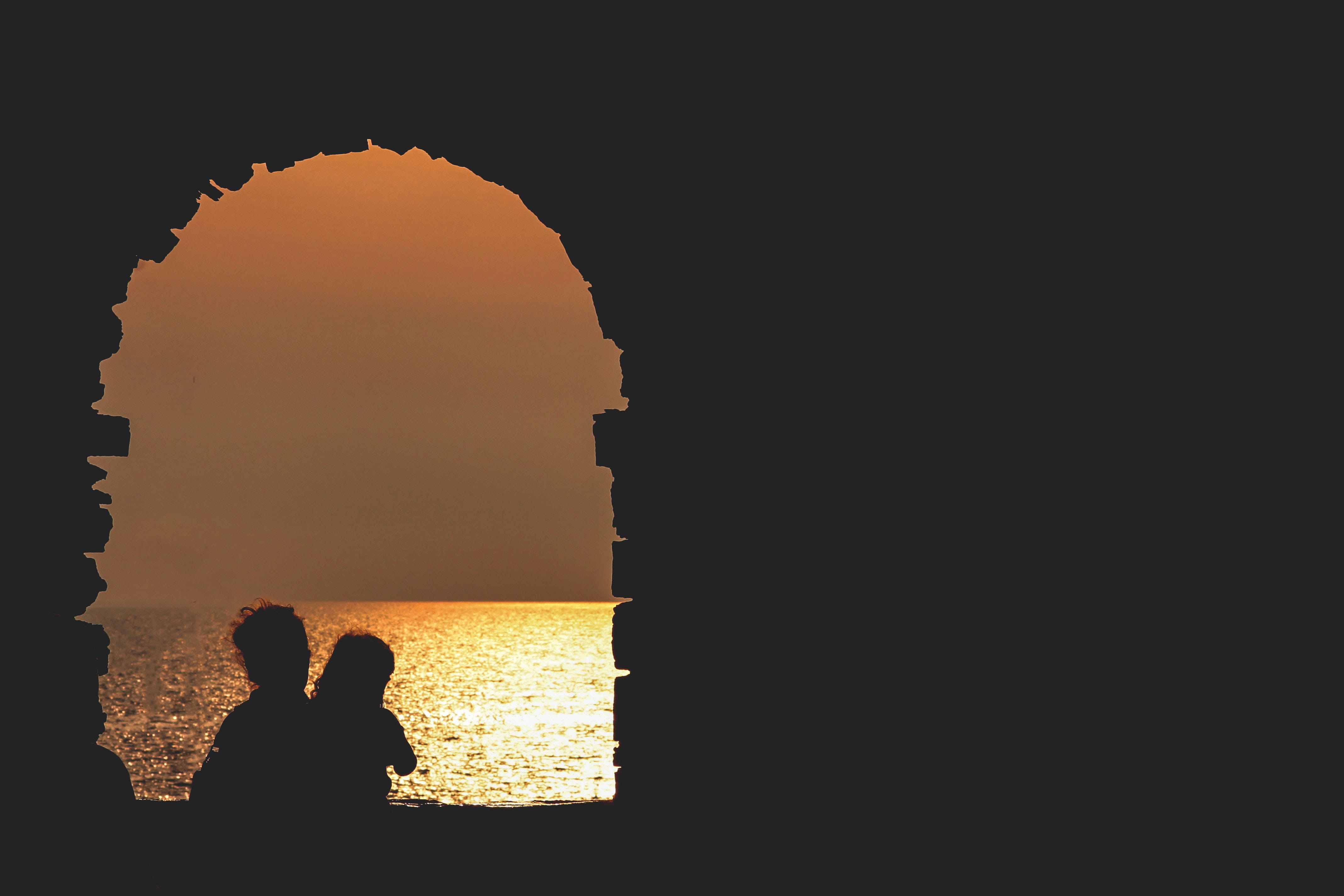 sunset, 4K, building, sea, leisure activity, tranquil scene, copy space, back Lit, beauty in nature, facing, couple - relationship, horizon, water, sunlight, HD Wallpaper