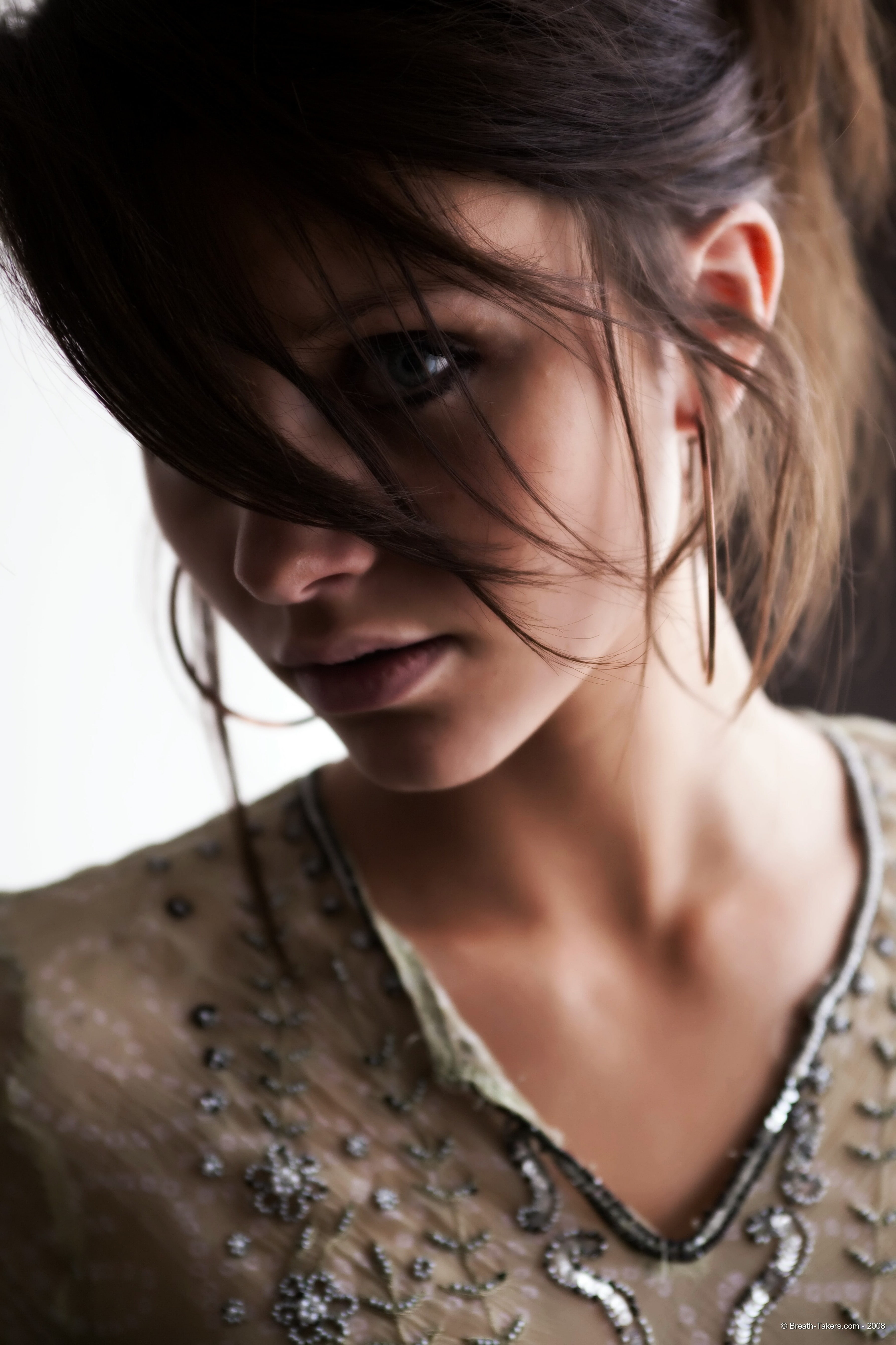 human body part, beauty, beautiful woman, contemplation, emotion, hair, portrait, indoors, brown hair, headshot, one person, adult, hairstyle, Cameron Intima, Phone HD Wallpaper
