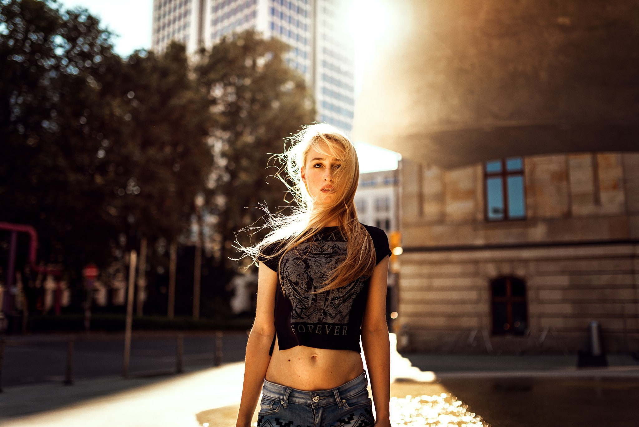 Miro Hofmann, women outdoors, sun rays, T-shirt, women, 1080P, blonde, portrait, HD Wallpaper