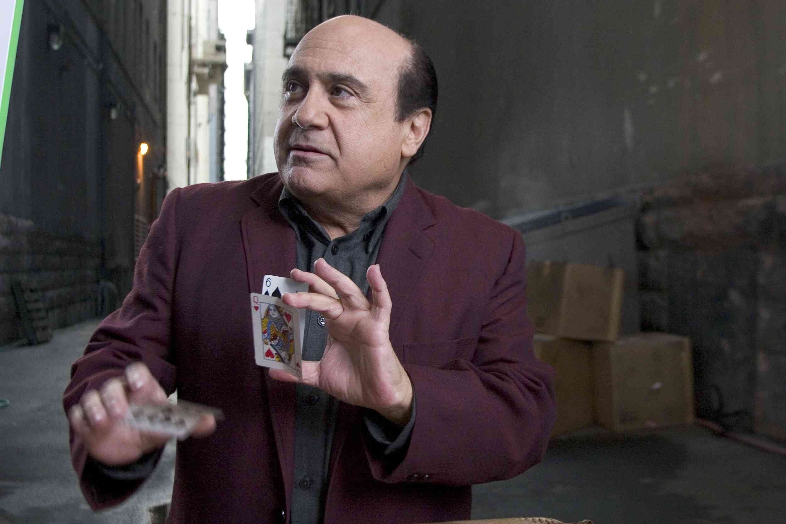 serious, senior Adult, communication, only Men, males, mature men, s, cigarette, looking at camera, one Person, maps, holding, waist up, danny devito, depression - Sadness, HD Wallpaper