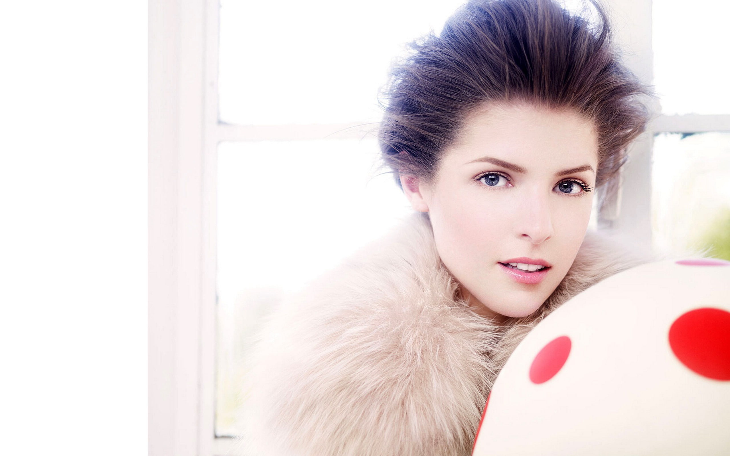 fashion, front view, lipstick, celebrity, indoors, women, actress, fur, clothing, hair, one person, warm clothing, 2K, portrait, looking at camera, beauty, HD Wallpaper