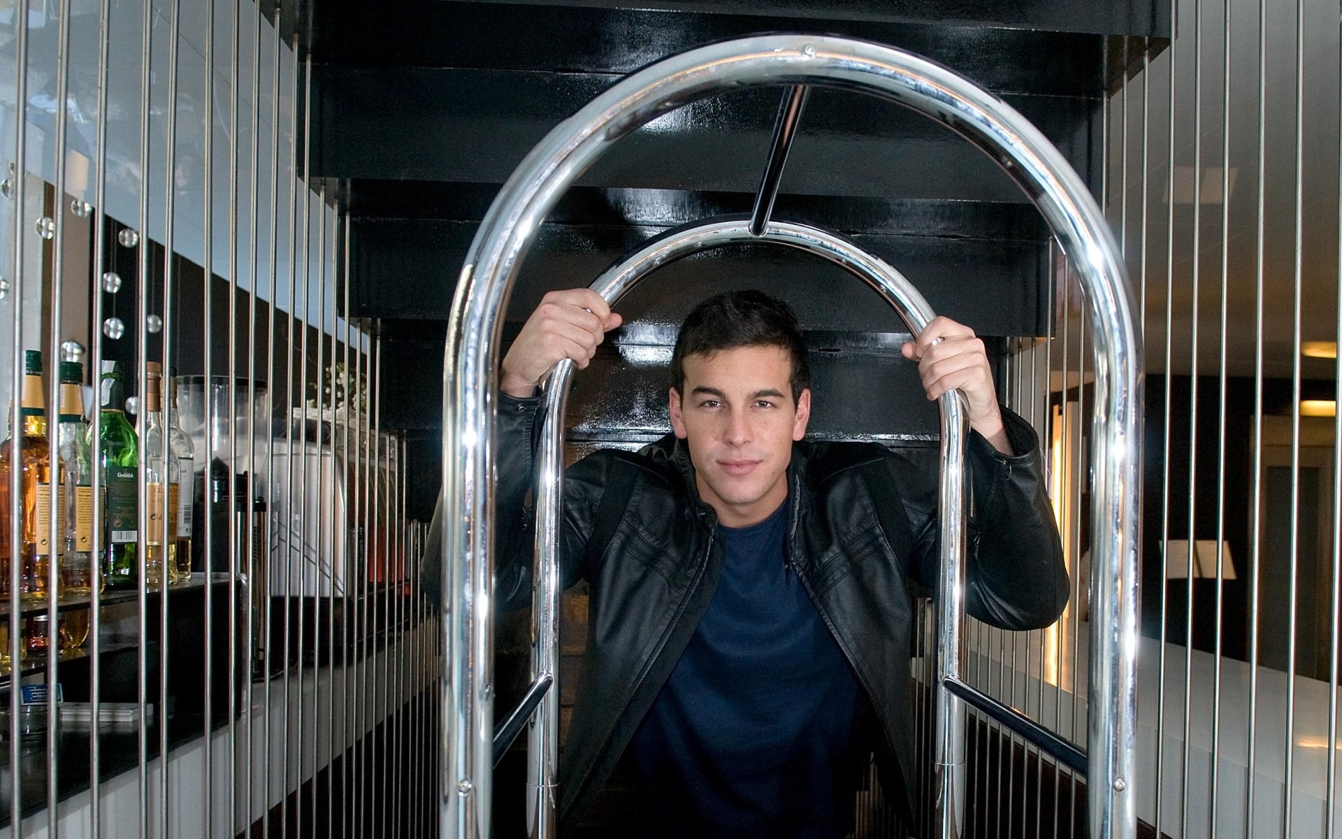 black, smiling, actor, aggression, standing, leisure activity, s, real people, portrait, people, celebrity, young Adult, men, mario casas, architecture, HD Wallpaper