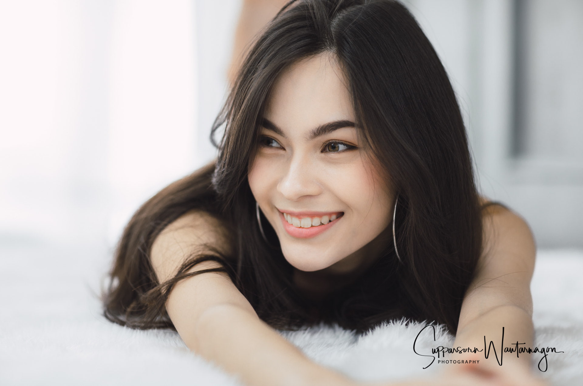 1080P, lying on front, brown eyes, women, brunette, Asian, smiling, HD Wallpaper
