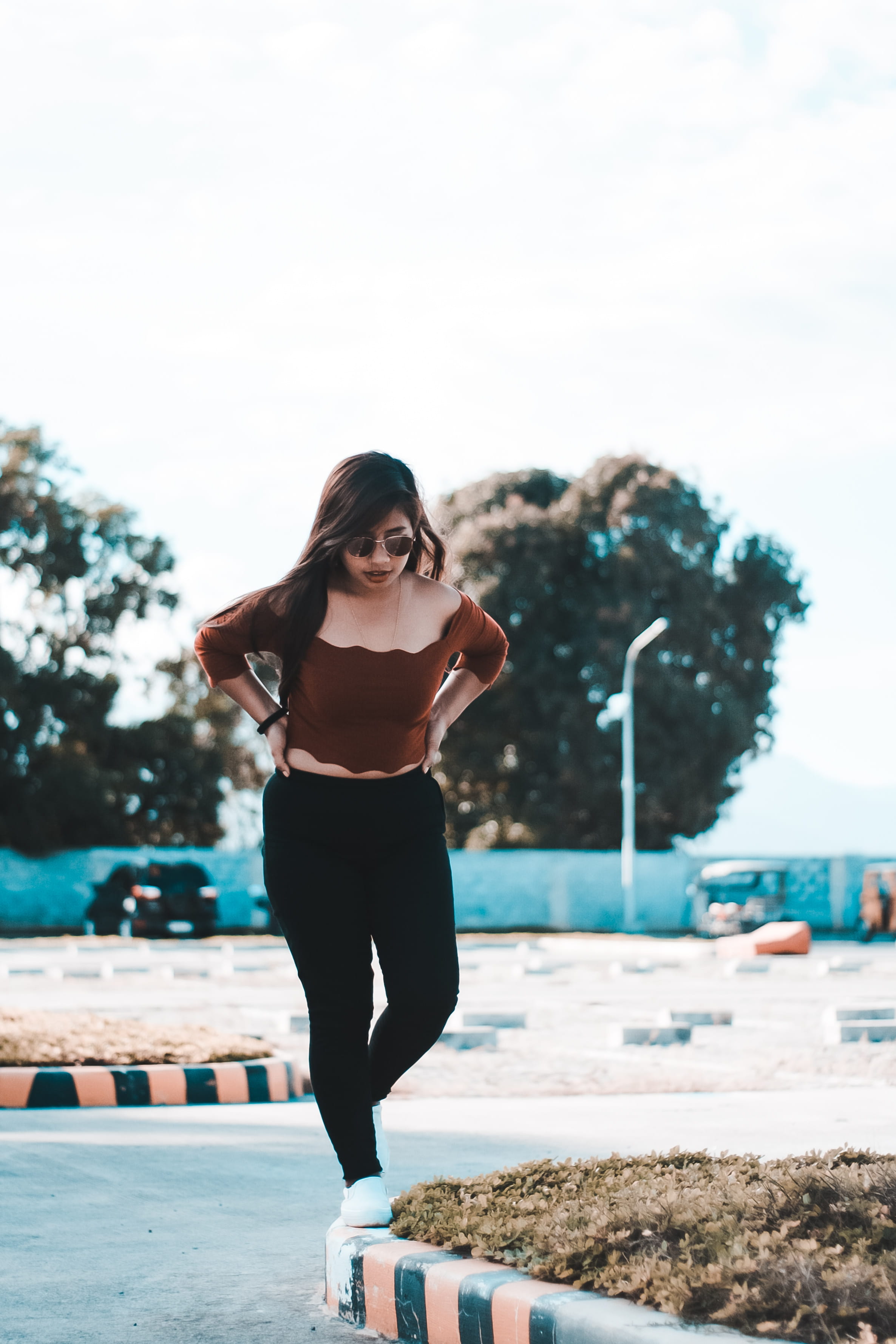 young women, person, sport, apparel, pants, arms outstretched, footwear, clothing, shoe, real people, accessory, fitness, beautiful woman, women, human arm, Phone HD Wallpaper