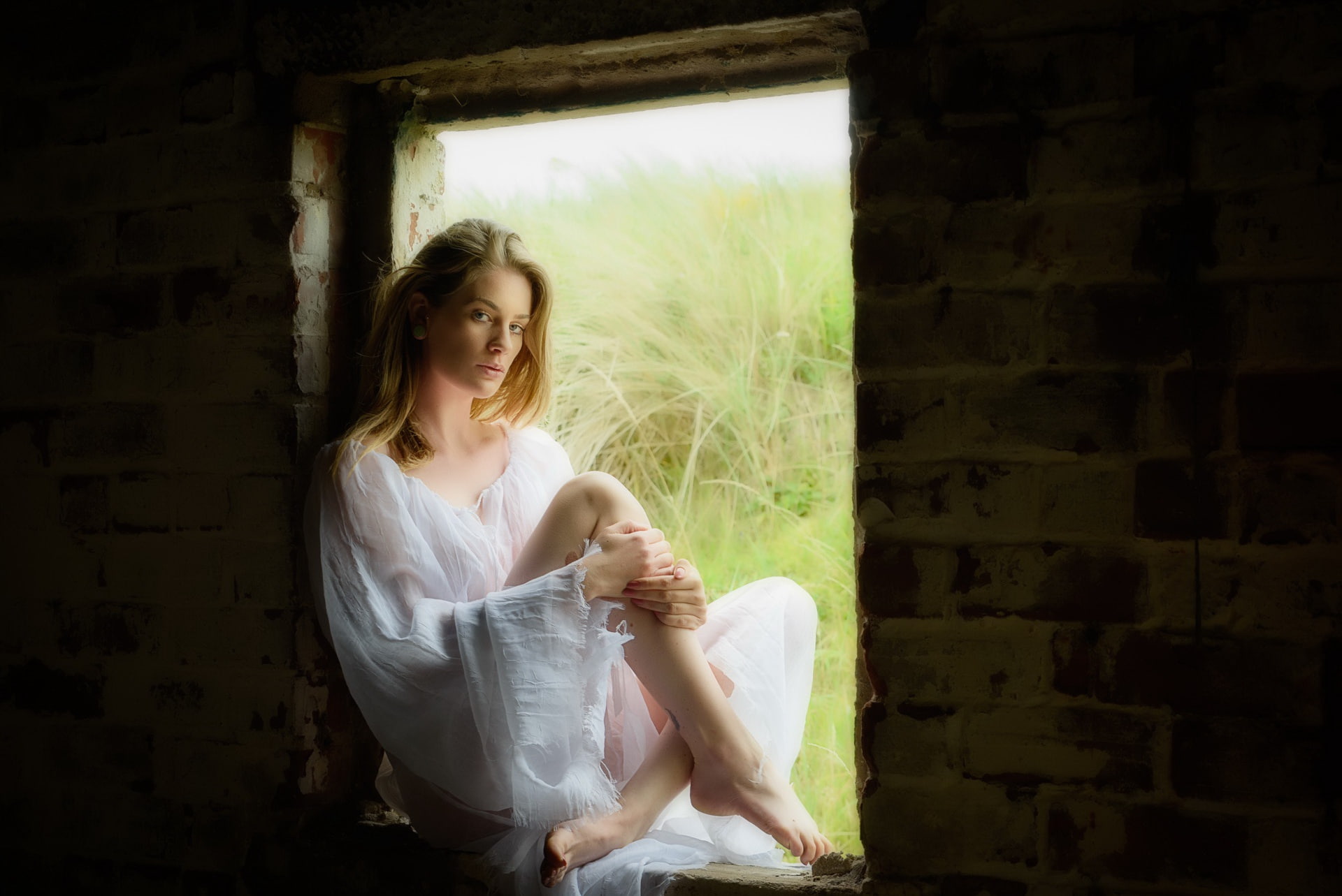 barefoot, legs, dark, women, sunlight, sitting, 1080P, green, window, HD Wallpaper