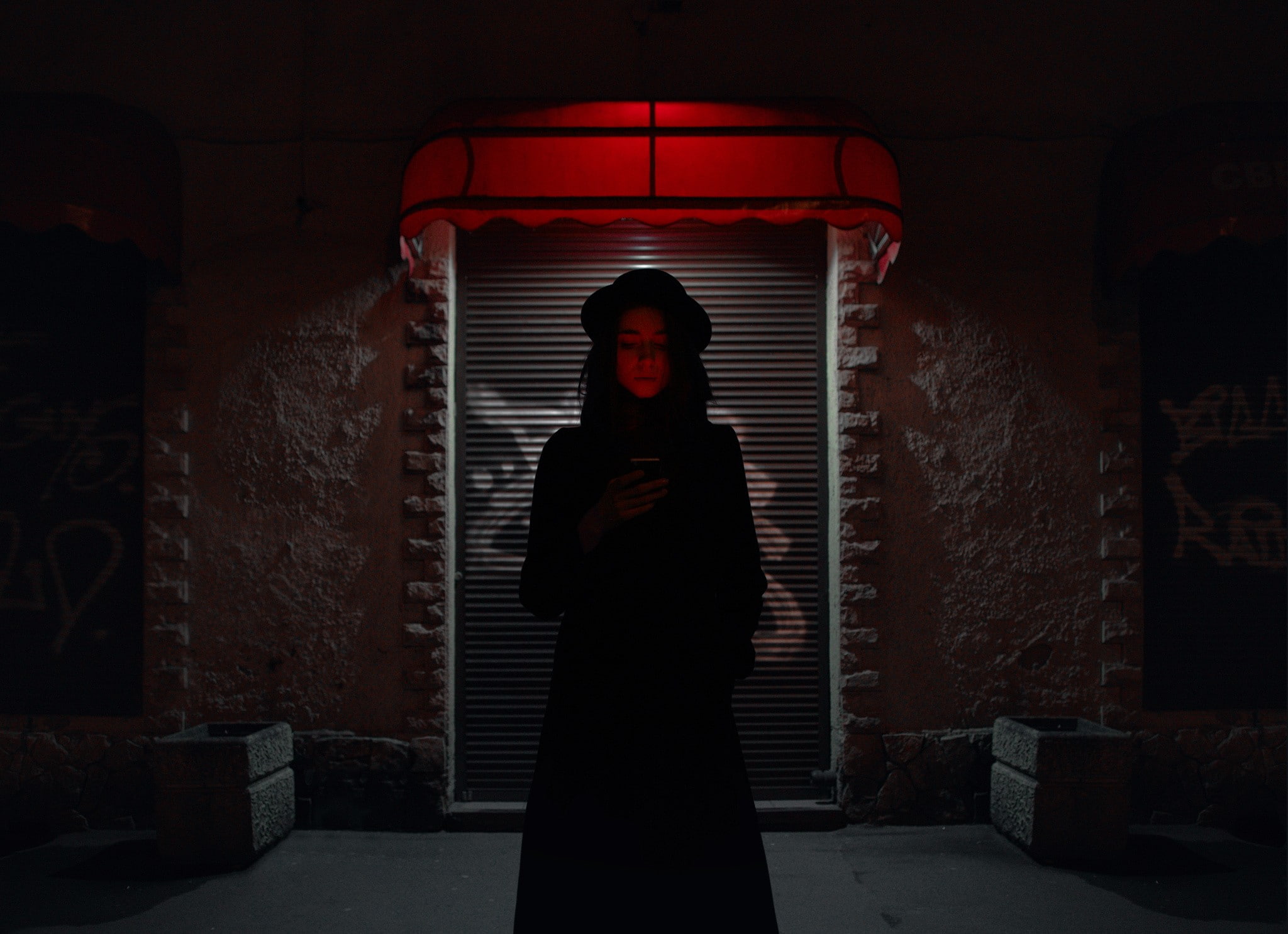 1080P, night, women, wall, cellphone, dress, lights, hat, HD Wallpaper