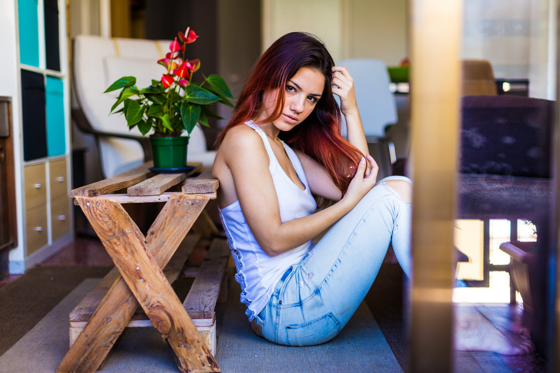 touching hair, table, one person, sitting, Delaia Gonzalez , women, hairstyle, indoors, leisure activity, real people, beautiful woman, 720P, young adult, HD Wallpaper