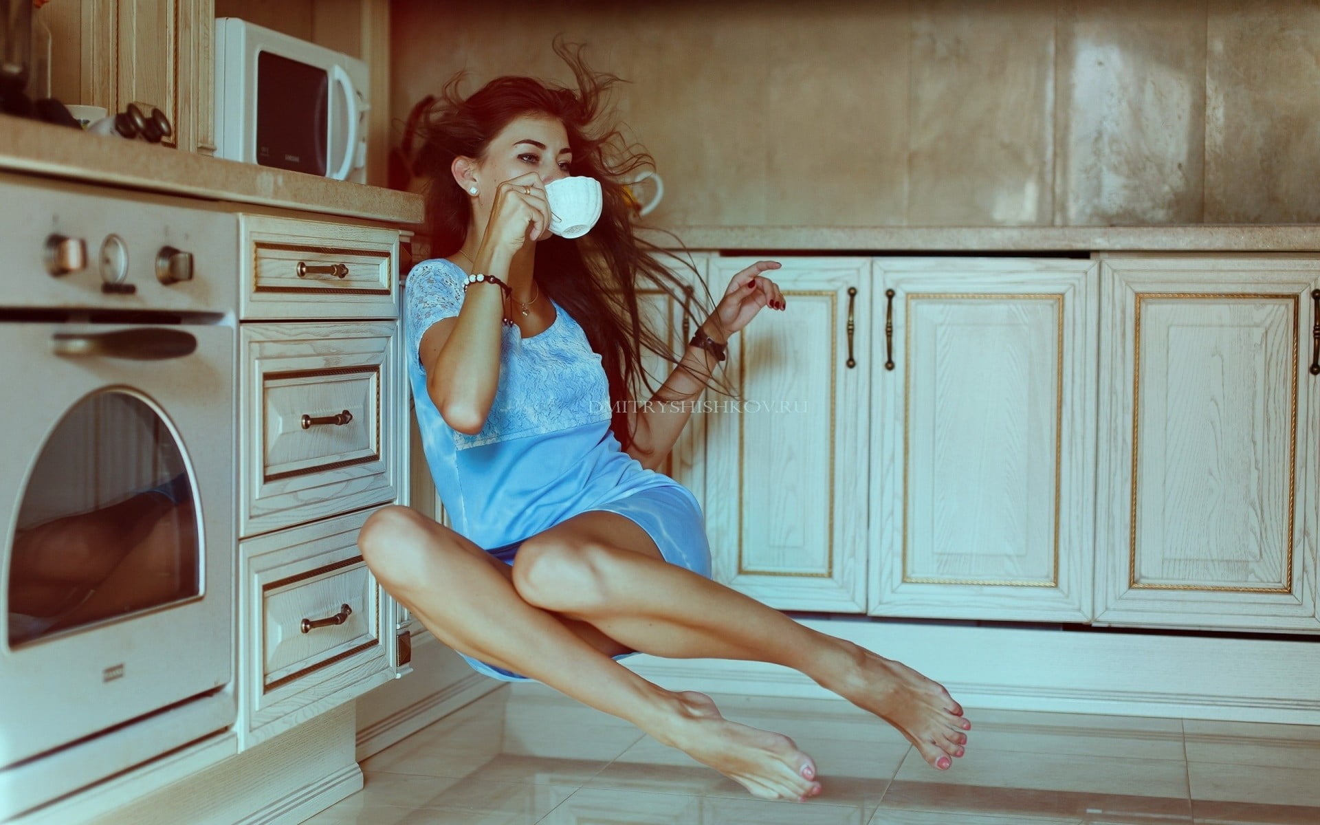 home interior, bracelets, indoors, lifestyles, women, beautiful woman, kitchen, young women, one person, hairstyle, 1080P, clothing, beauty, young adult, HD Wallpaper
