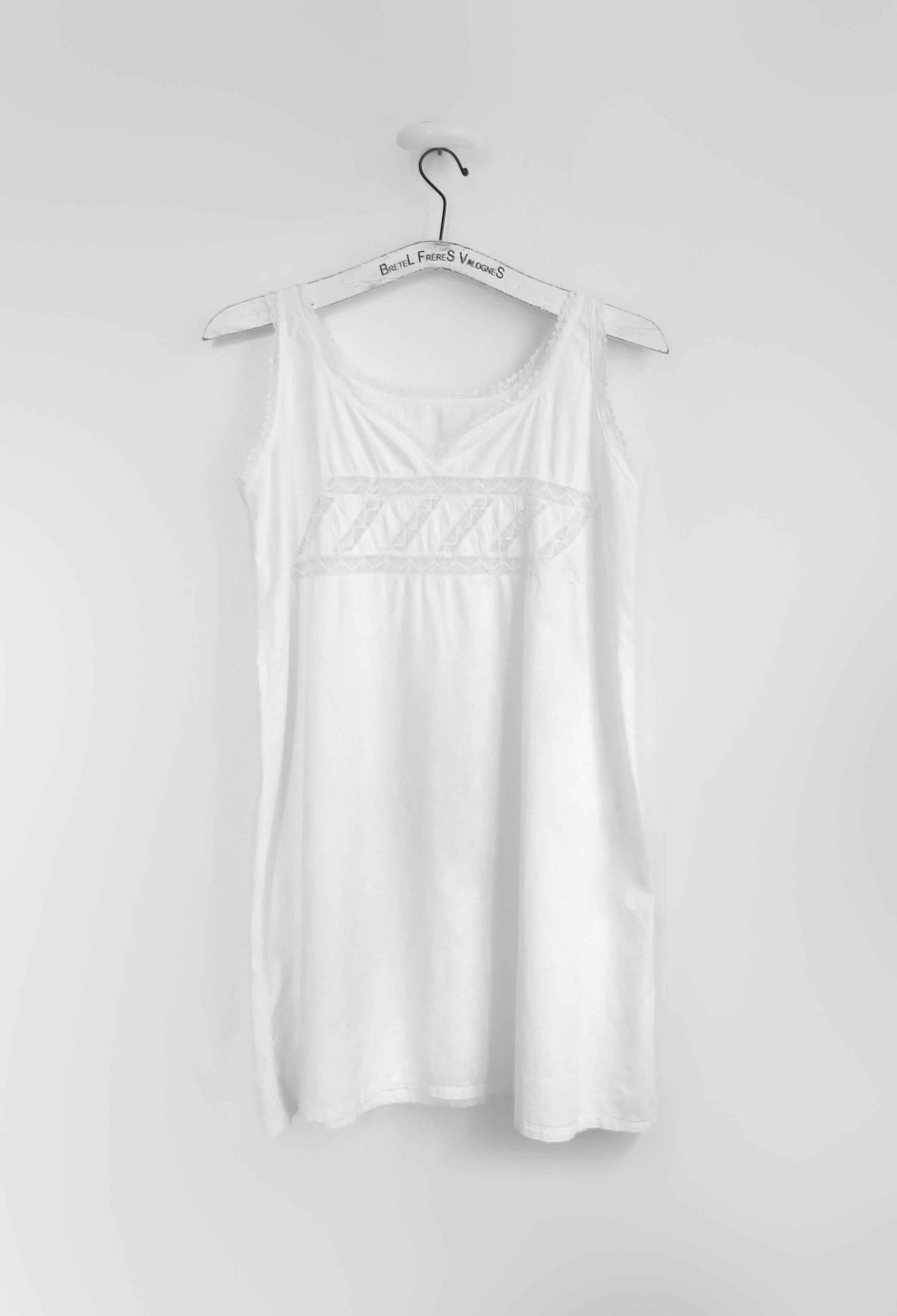 white, absence, hanging, celebration, nightwear, hell, purity, female, coathanger, door, old, fashion, single object, white background, nightie, undershirt, Phone HD Wallpaper