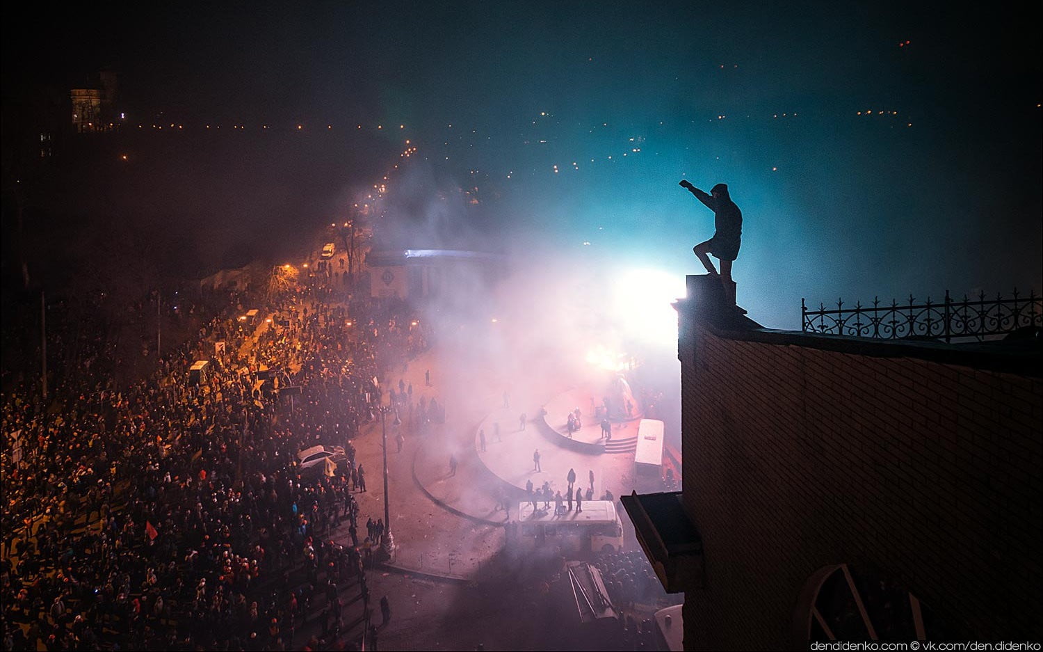 tree, nightlife, illuminated, Ukraine, real people, crowd, arms raised, architecture, t, nature, silhouette, revolution, city, outdoors, s, Kyiv, arts culture and entertainment, HD Wallpaper