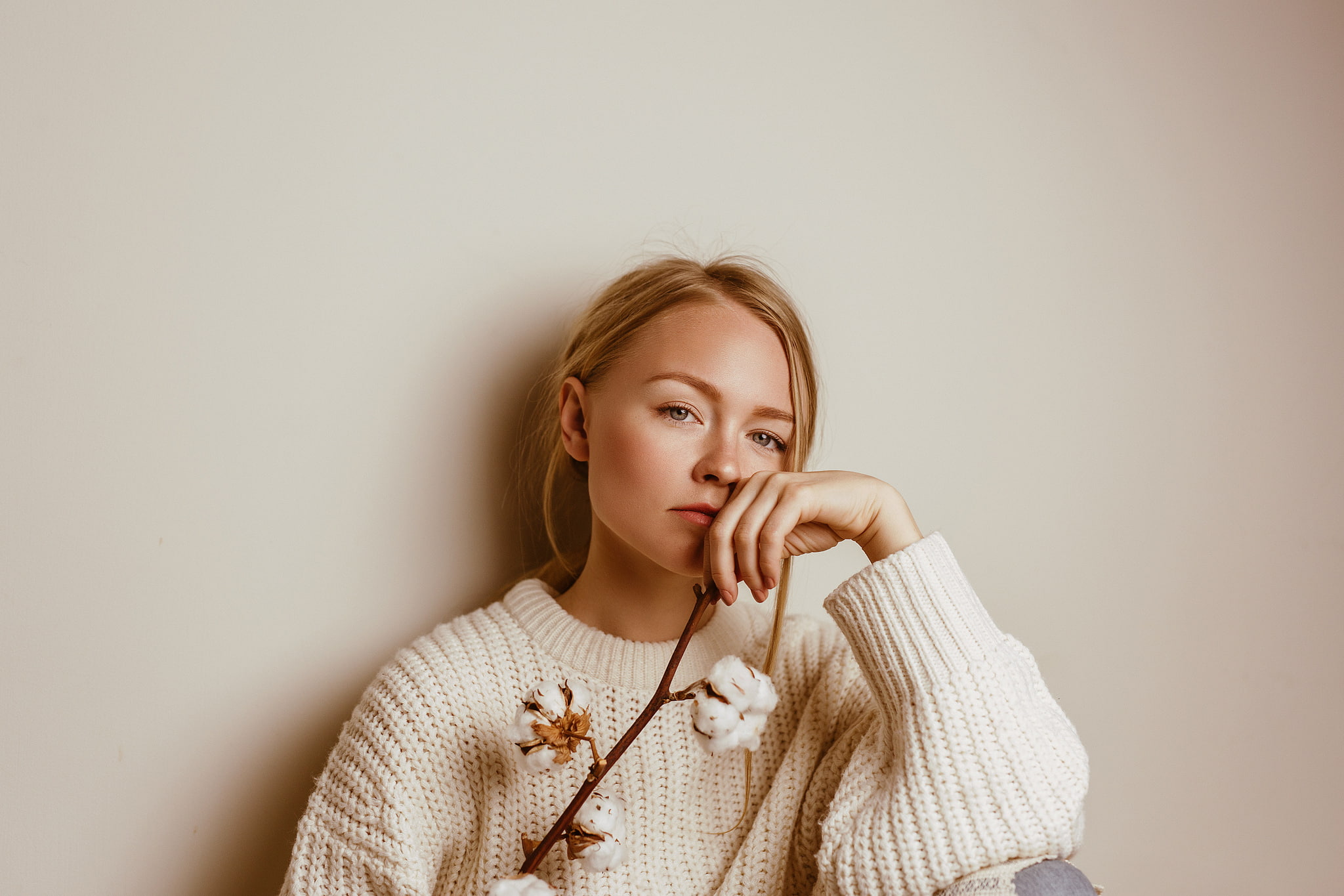 warm clothing, leisure activity, headshot, women, model, hairstyle, beauty, indoors, looking at viewer, white sweater, blond hair, sweater, real people, HD Wallpaper