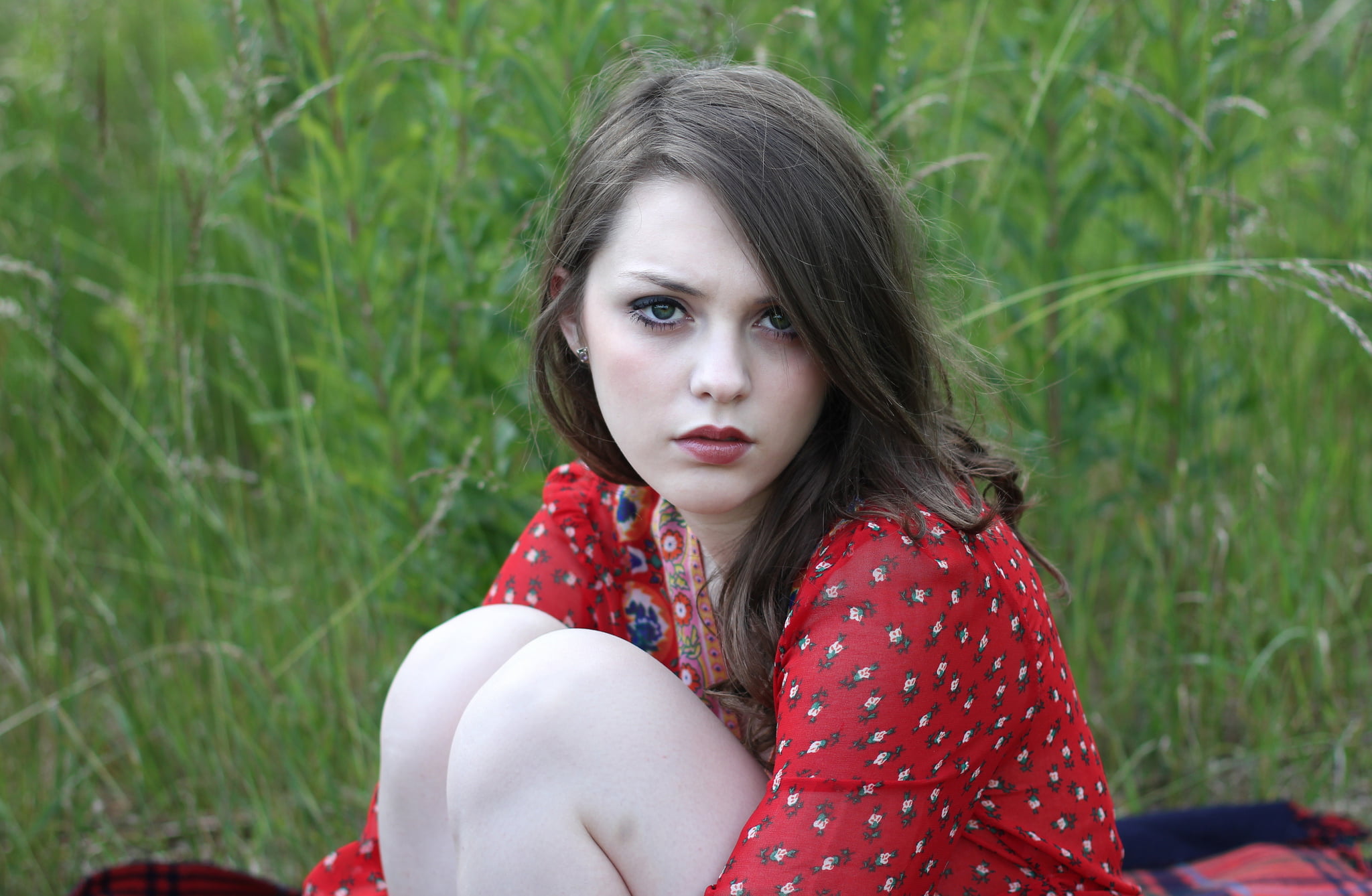 young adult, portrait, contemplation, focus on foreground, young women, floral, nature, women, background, land, front view, day, lifestyles, s, hairstyle, HD Wallpaper
