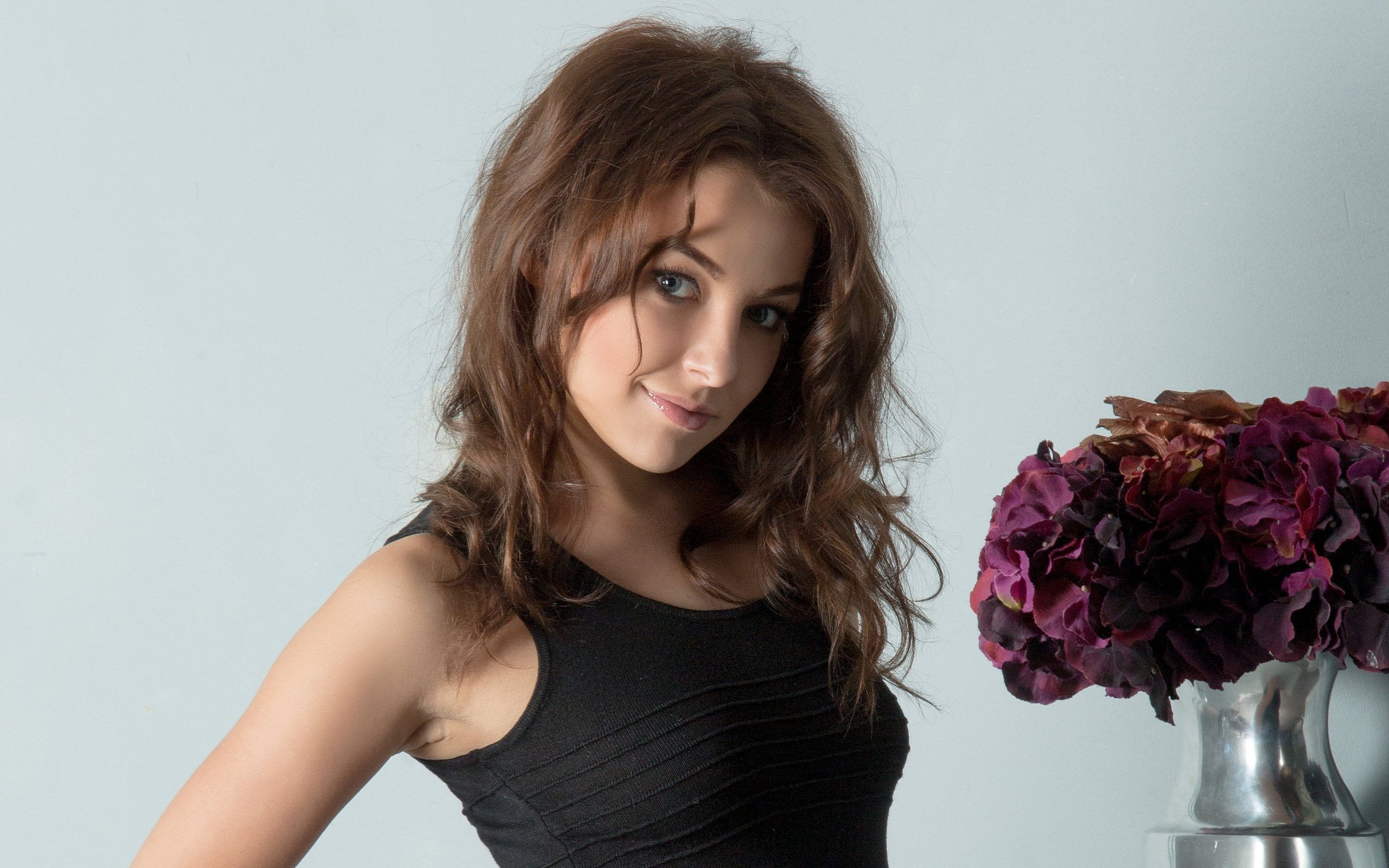 young adult, young women, disheveled hair, beauty in nature, plant, women, indoors, one person, look, flower head, brown hair, vase, cutie, beautiful woman, HD Wallpaper