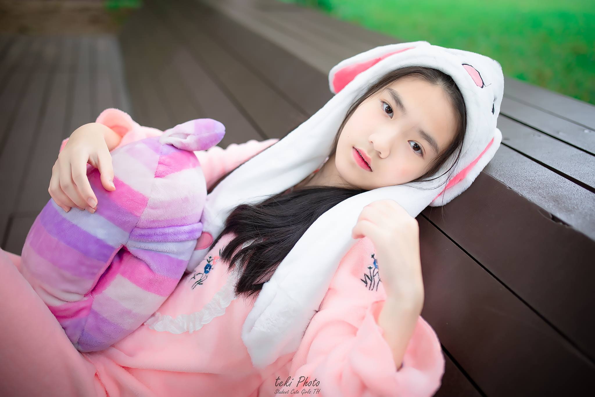 innocence, smiling, headdress, beautiful woman, day, 1080P, front view, outdoors, pink color, Asian, looking at camera, happiness, lifestyles, young adult, HD Wallpaper