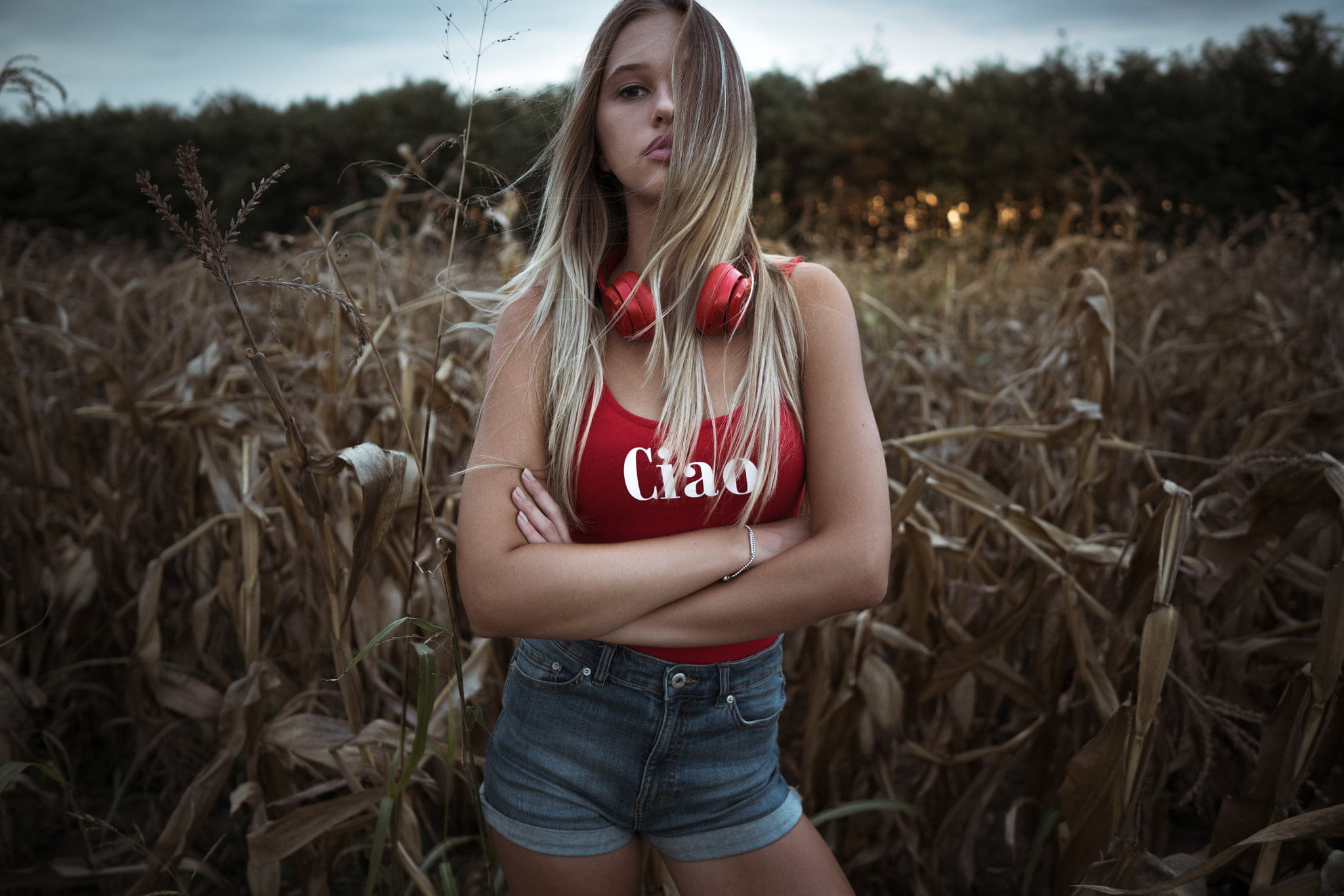 field, arms crossed, young adult, standing, blonde, leisure activity, lifestyles, Paul Toma, hair, women, land, real people, long hair, hairstyle, outdoors, HD Wallpaper