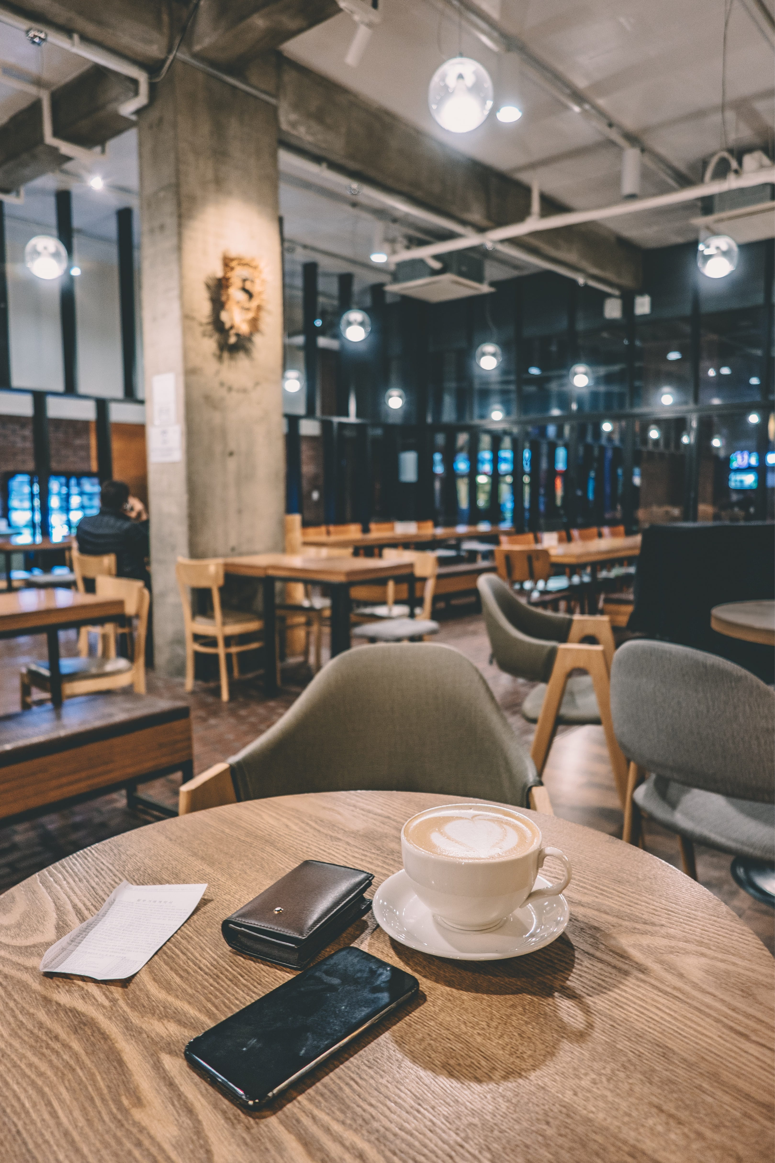 food, restaurant, cup, no people, gray, wood, electronics, cafeteria, wireless technology, brown, 4K, cafe, connection, drink, business, cell phone, wooden, Phone HD Wallpaper