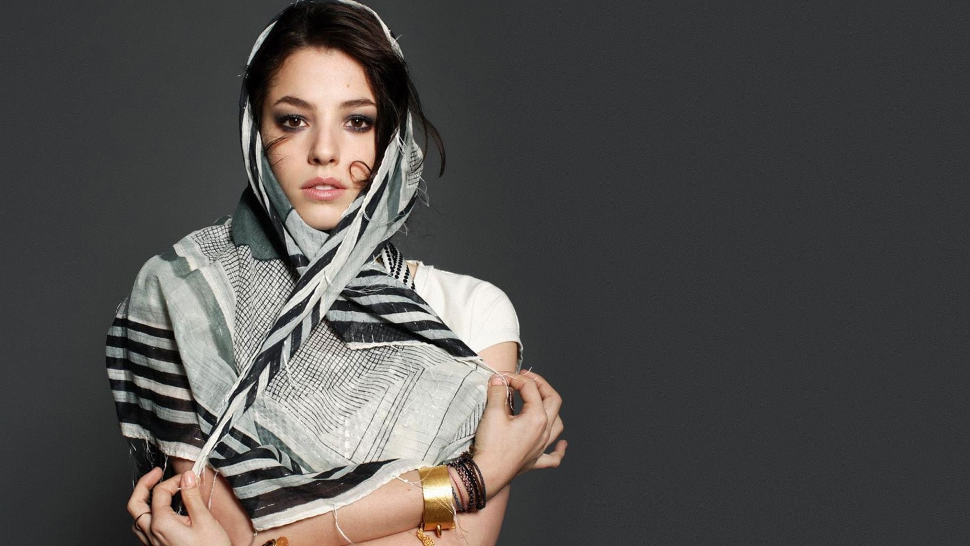 beautiful woman, young women, studio shot, brunette, black background, s, holding, actress, women, fashion, Olivia Thirlby, hairstyle, one person, gray, HD Wallpaper