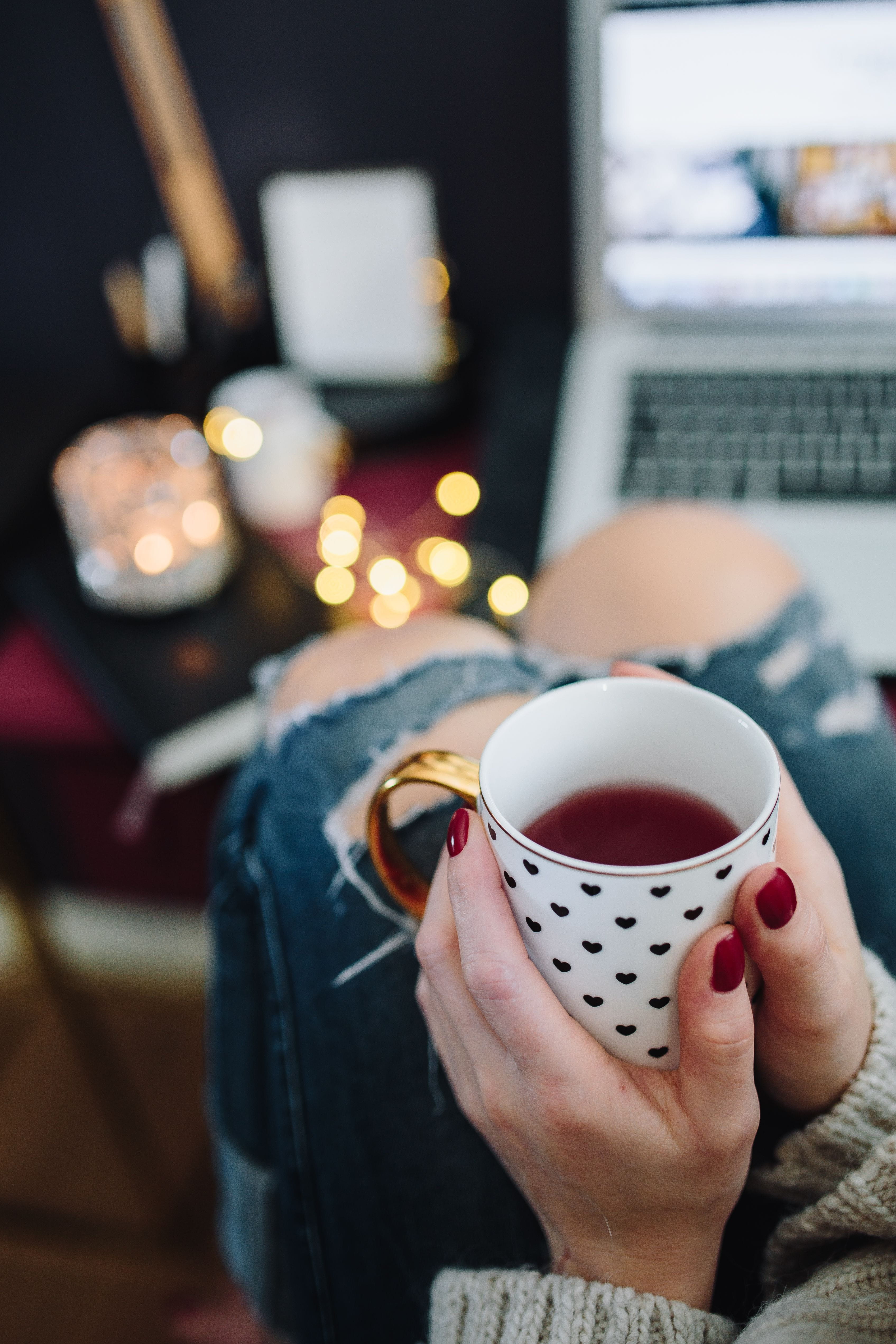 lifestyles, comfortable, macbook, 4K, cafe, young, hot, caucasian Ethnicity, laptop, people, tea - Hot Drink, Woman, winter, coffee - Drink, sweater, indoors, Phone HD Wallpaper