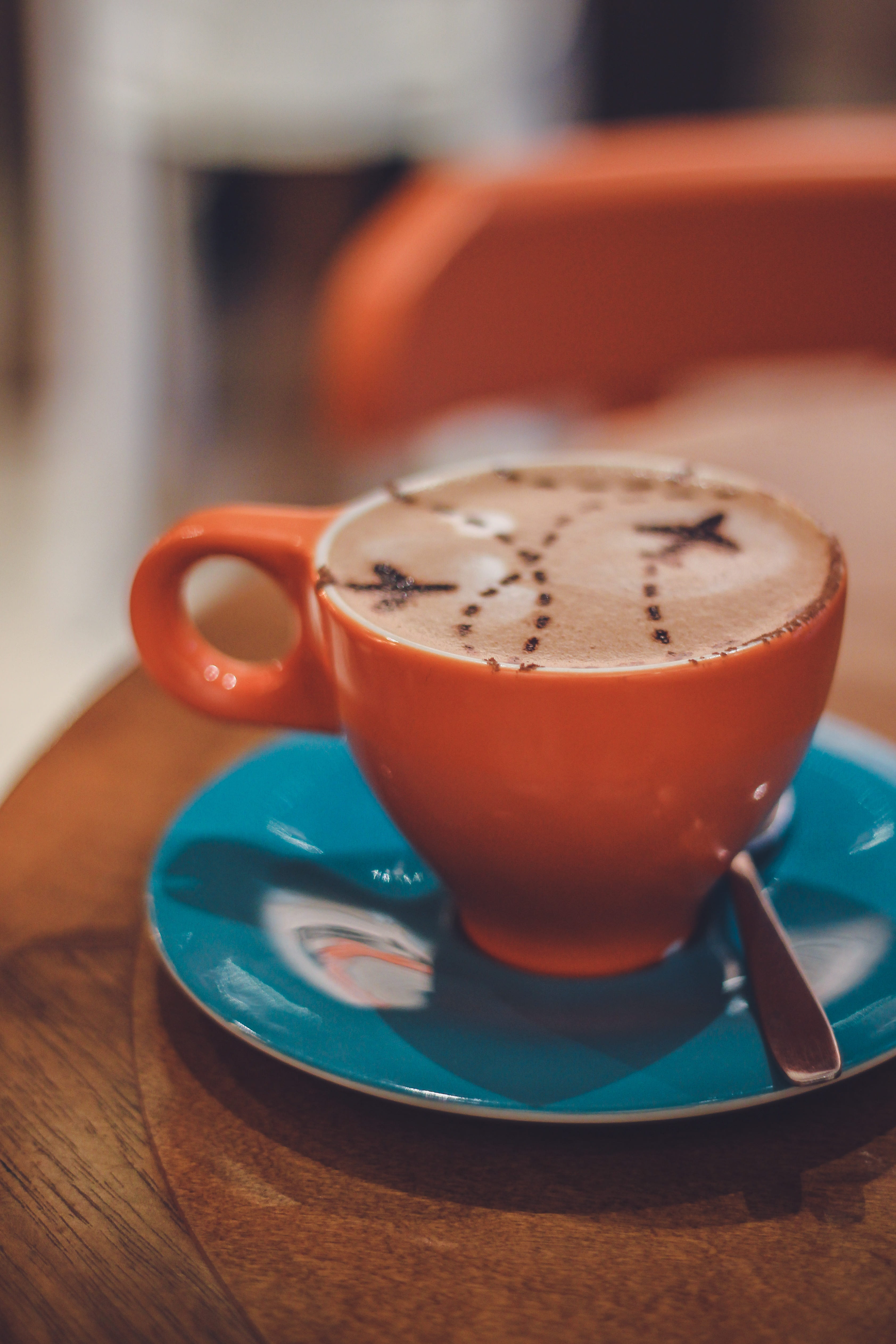coffee drink, 4K, cup of coffee, food, drink, latte, food and drink, coffee - drink, frothy drink, beverage, café, mug, coffee cup, mocha, focus on foreground, Phone HD Wallpaper