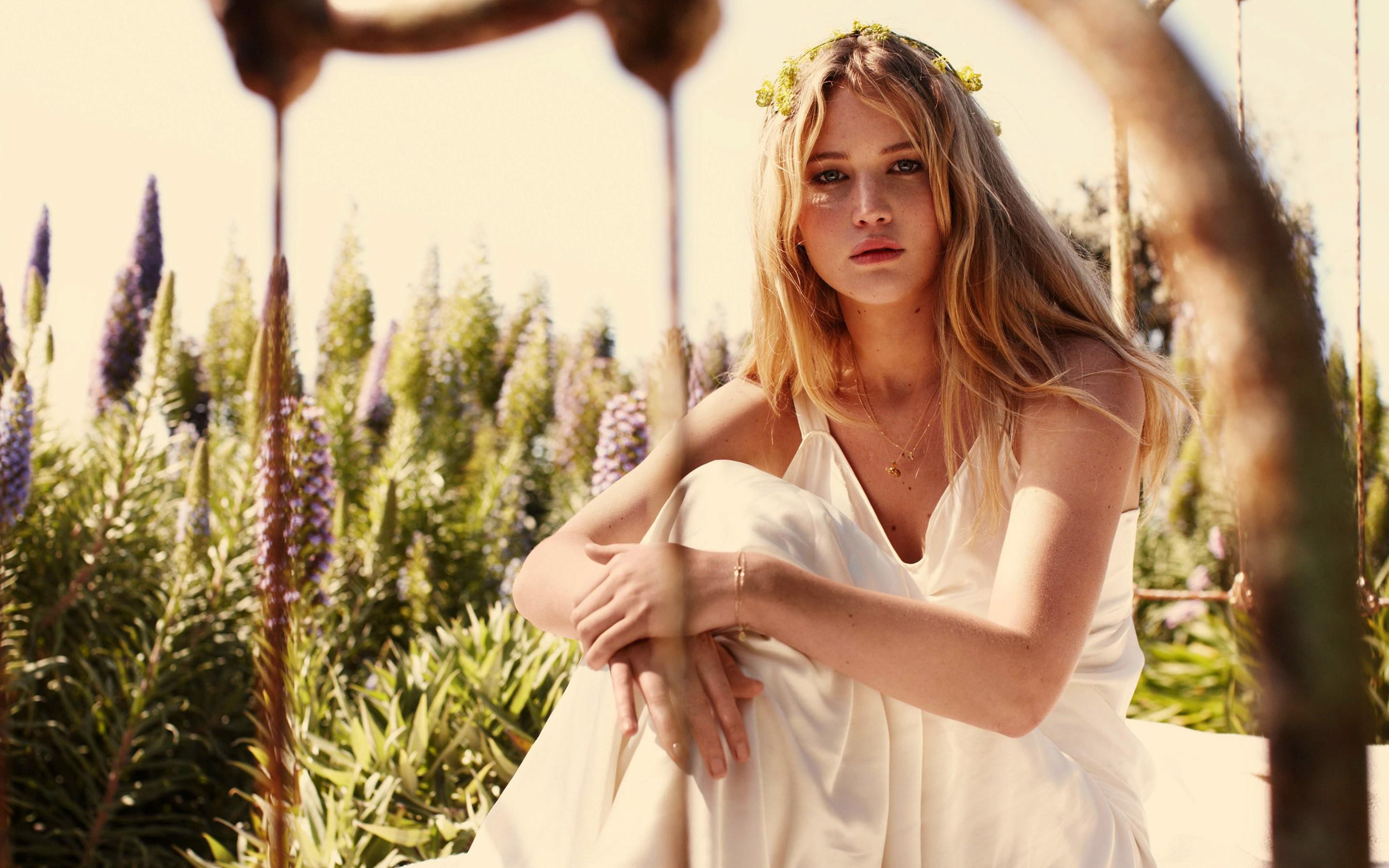 s, actresses, v, celebrities, strap, lawrence, 2K, hollywood, white, neck, women, wide, jennifer lawrence, jennifer, actress, dress, celebrity, beautiful, HD Wallpaper