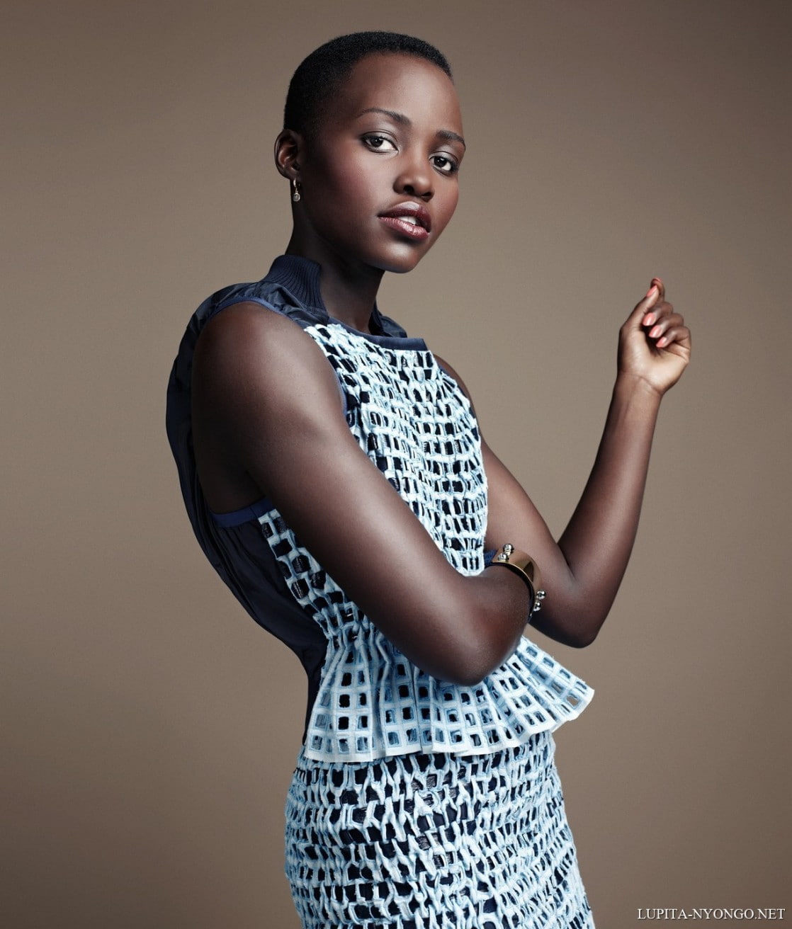 brown eyes, actress, women, 720P, brunette, red lipstick, blue dress, ebony, Lupita Nyongo, Phone HD Wallpaper