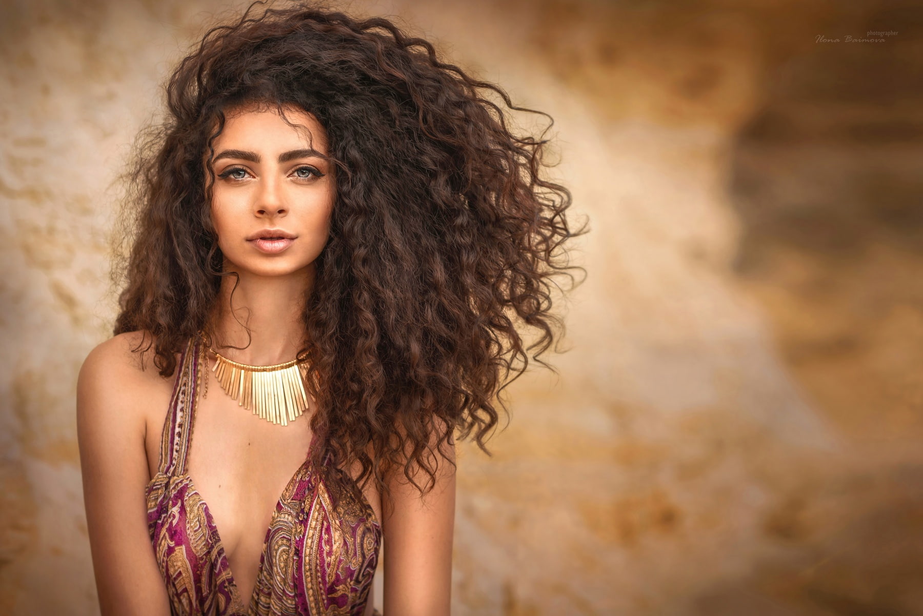 curly hair, women, 720P, women outdoors, long hair, model, HD Wallpaper