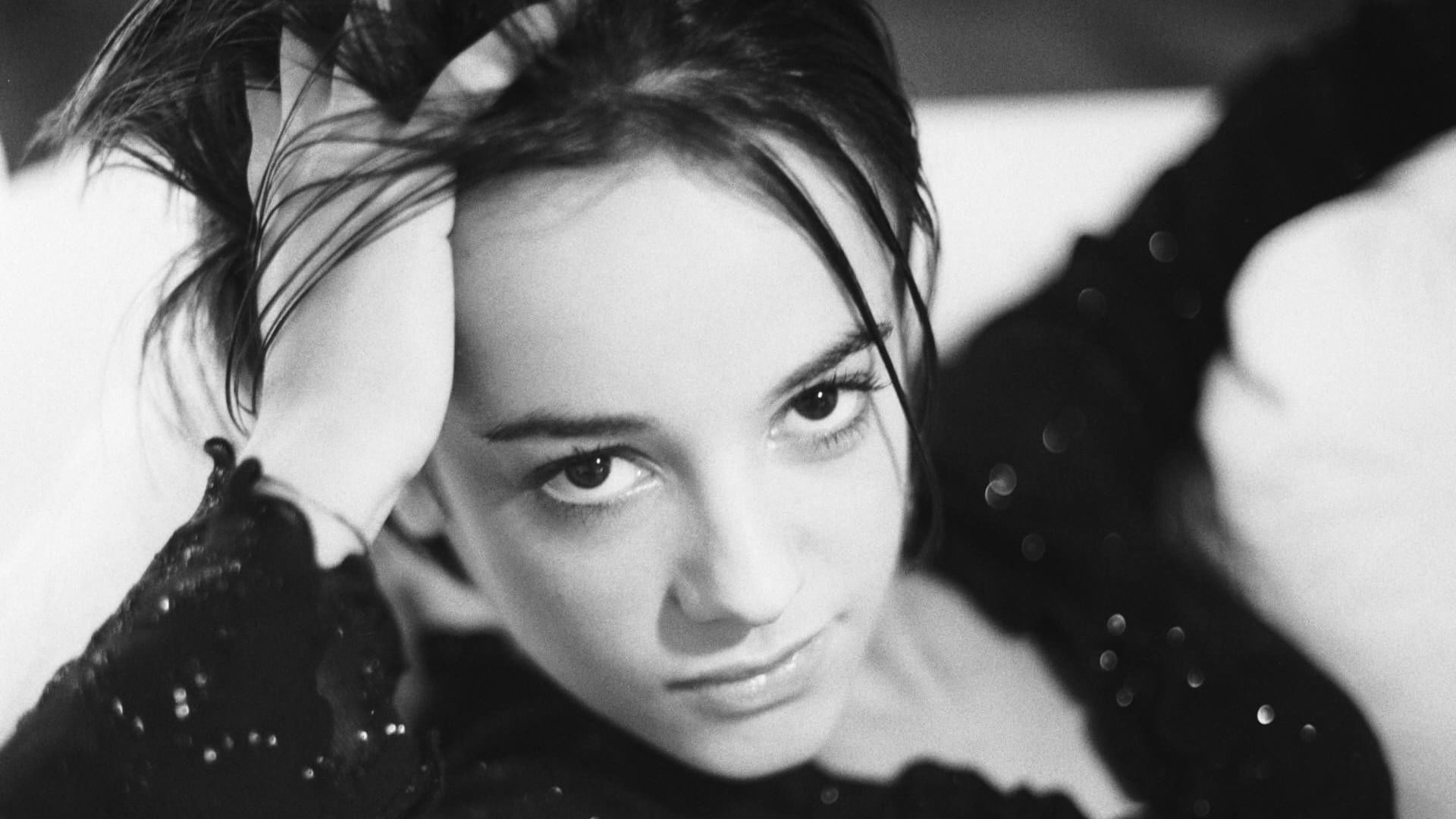 1080P, young adult, real people, women, indoors, human hair, face, monochrome, adult, hairstyle, singer, emotion, beauty, hair, France, dark eyes, front view, HD Wallpaper
