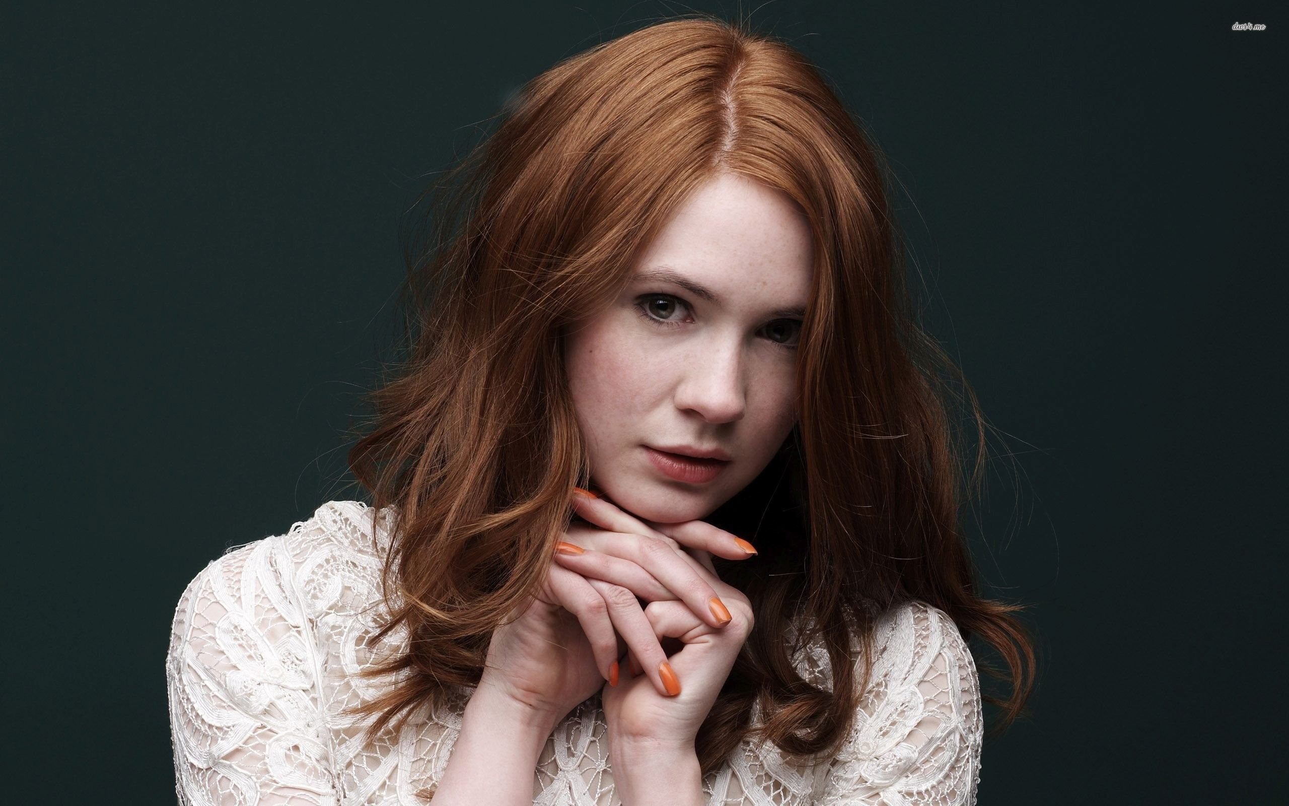 actress, face, closeup, 2K, simple background, Karen Gillan, redhead, HD Wallpaper