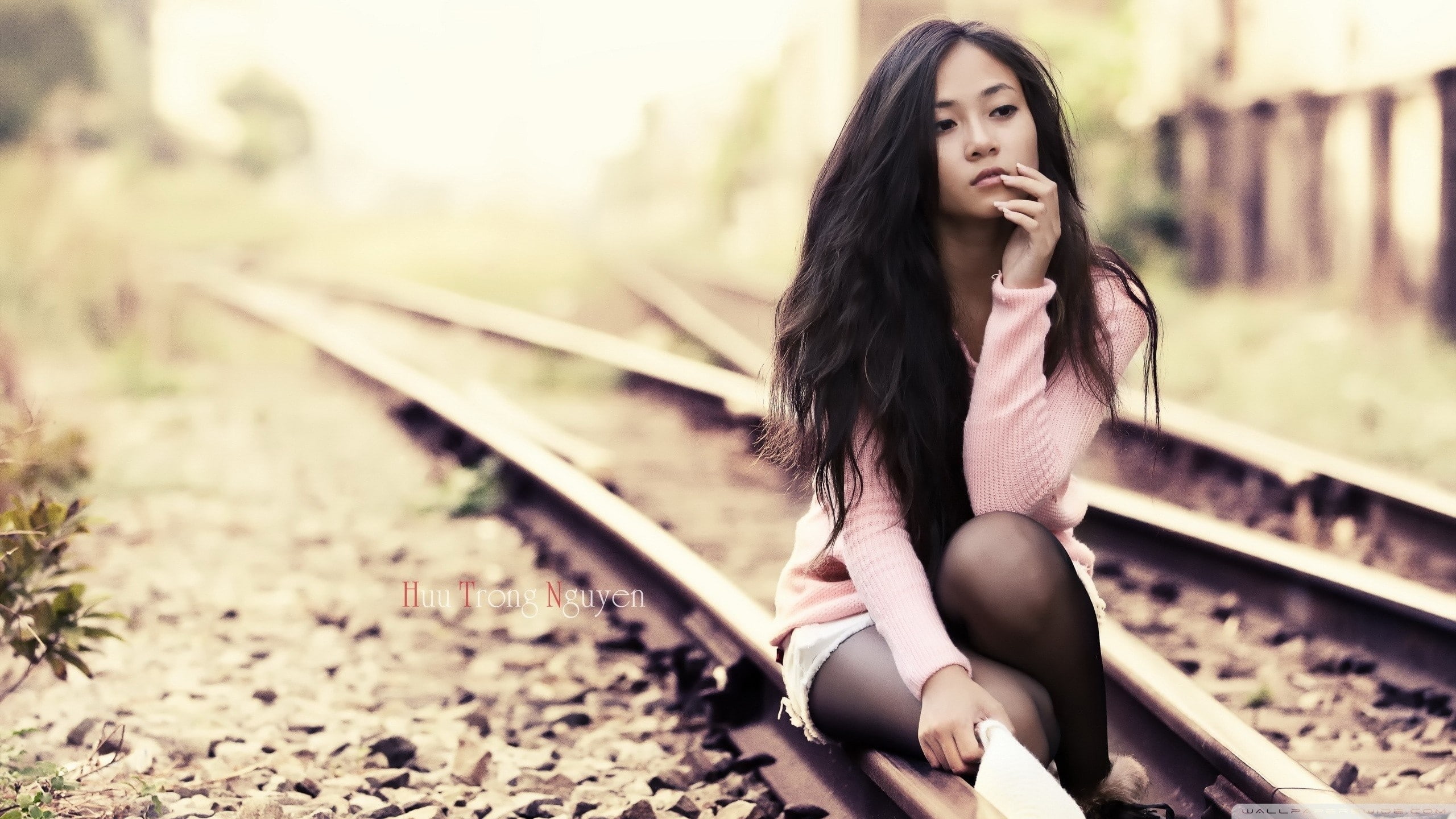 Asian, railway, women outdoors, women, Huu Trong Nguyen, outdoors, 2K, brunette, HD Wallpaper