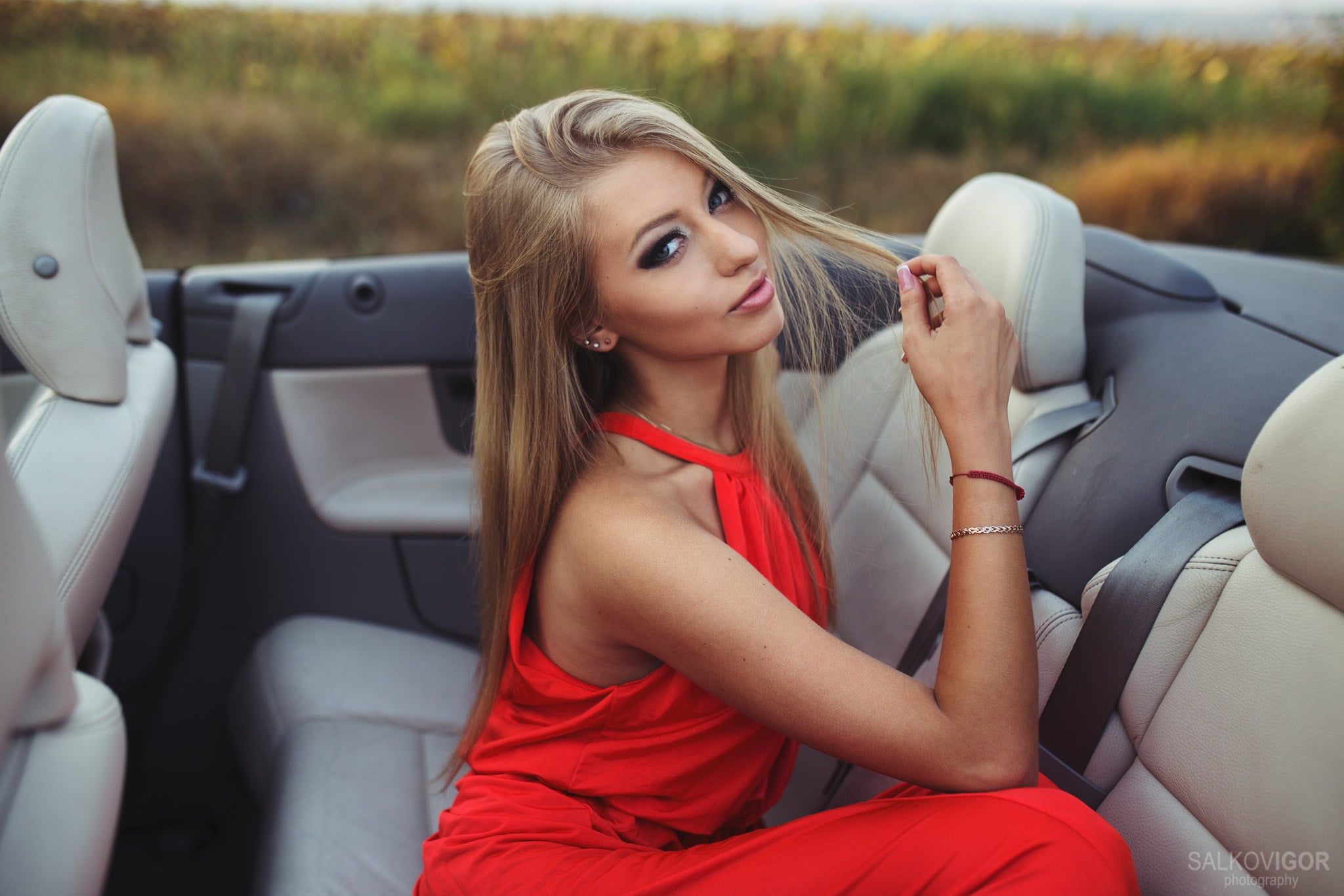 lifestyles, 1080P, leisure activity, young adult, land vehicle, inside, transportation, car, one person, red, real people, sitting, dress, motor vehicle, HD Wallpaper