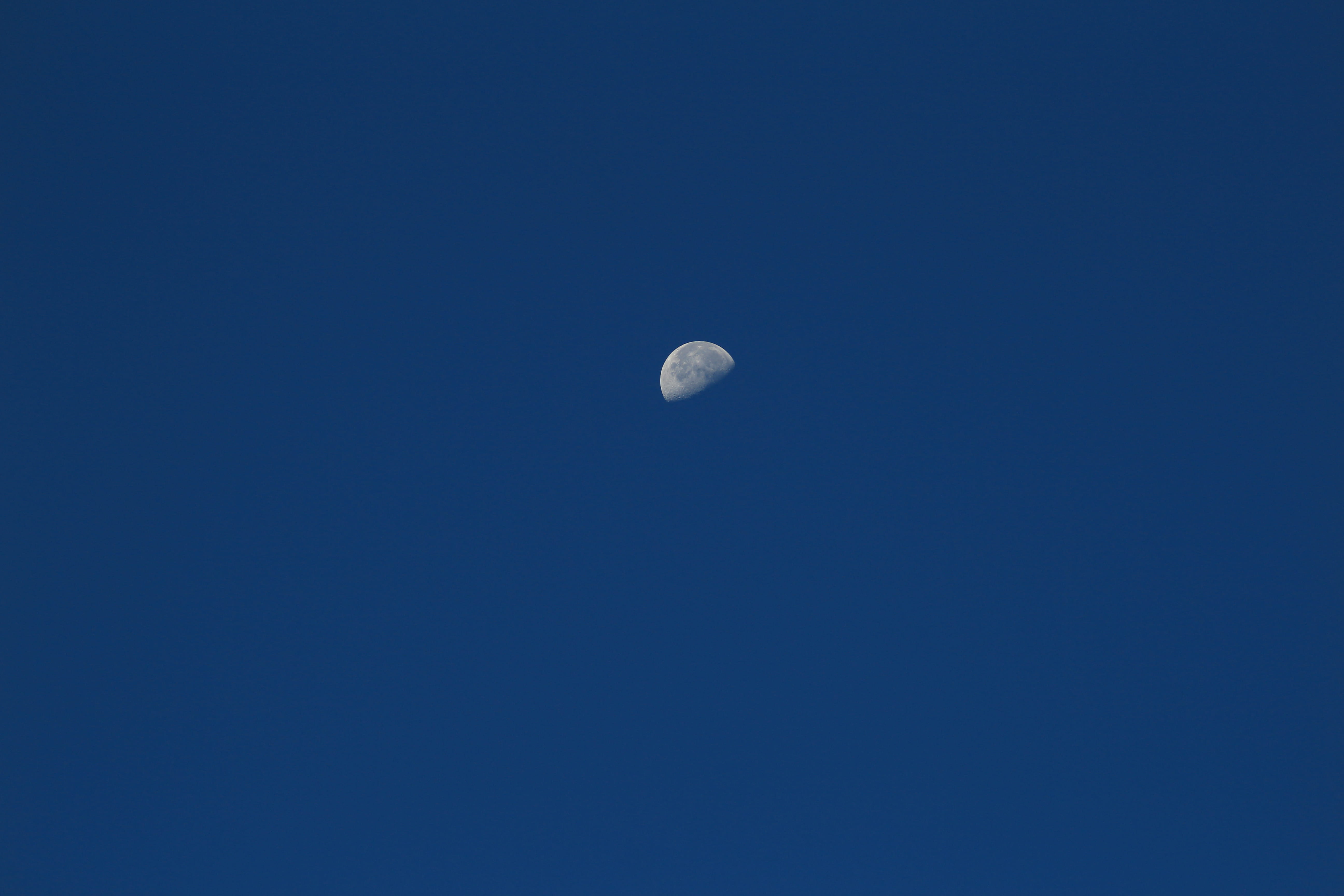 blue background, tranquility, copy space, full moon, light, universe, single object, nature, 5K, beauty in nature, astronomy, planetary moon, clear sky, HD Wallpaper