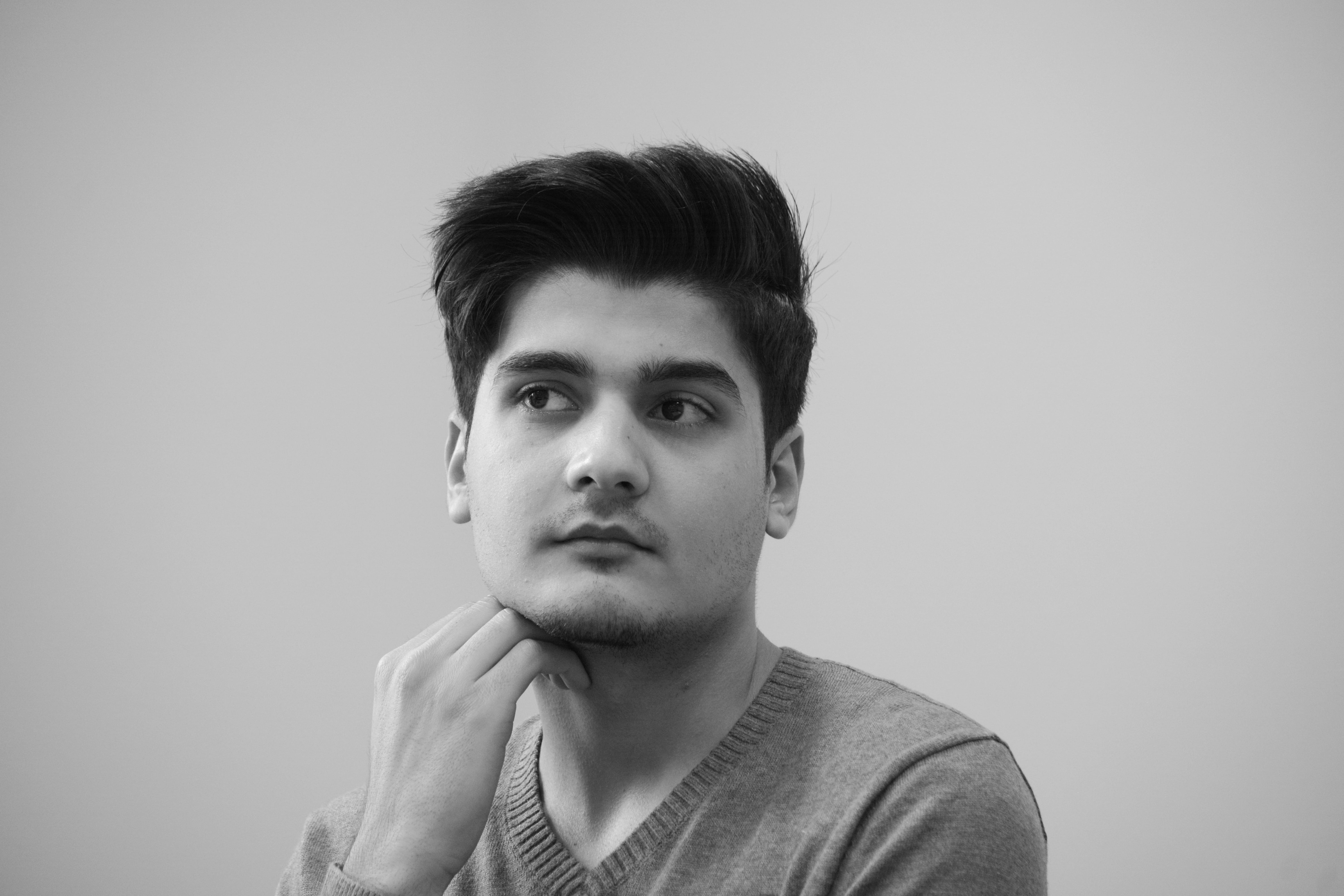 gray background, uncertainty, caucasian Ethnicity, front view, listening to, handsome, portrait, confidence, face, one Man Only, looking At Camera, casual Clothing, HD Wallpaper