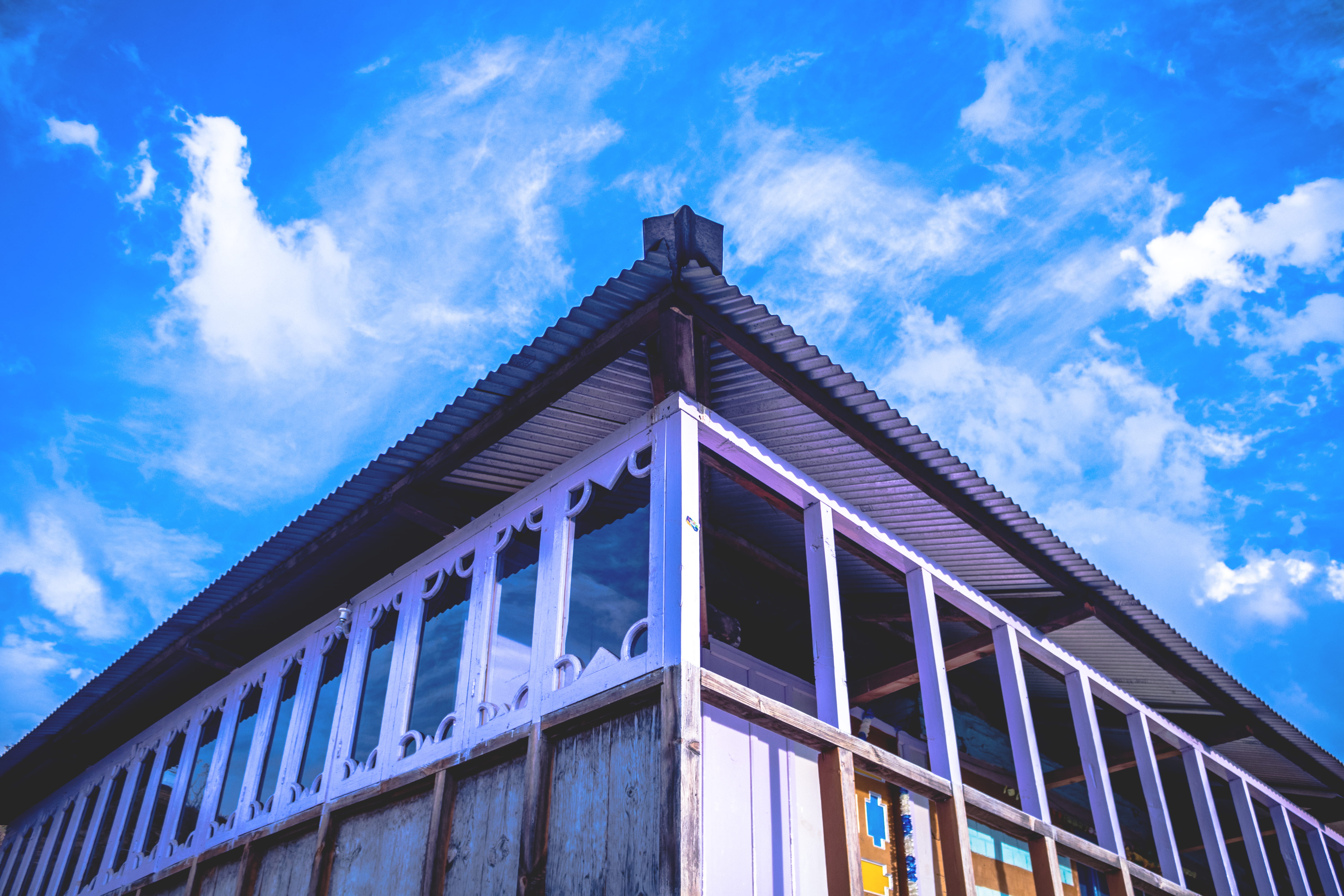 high section, building, building exterior, india, architecture, tourism, cloud - sky, roof, blur, singtur range, outdoors, sunlight, oldschool, HD Wallpaper