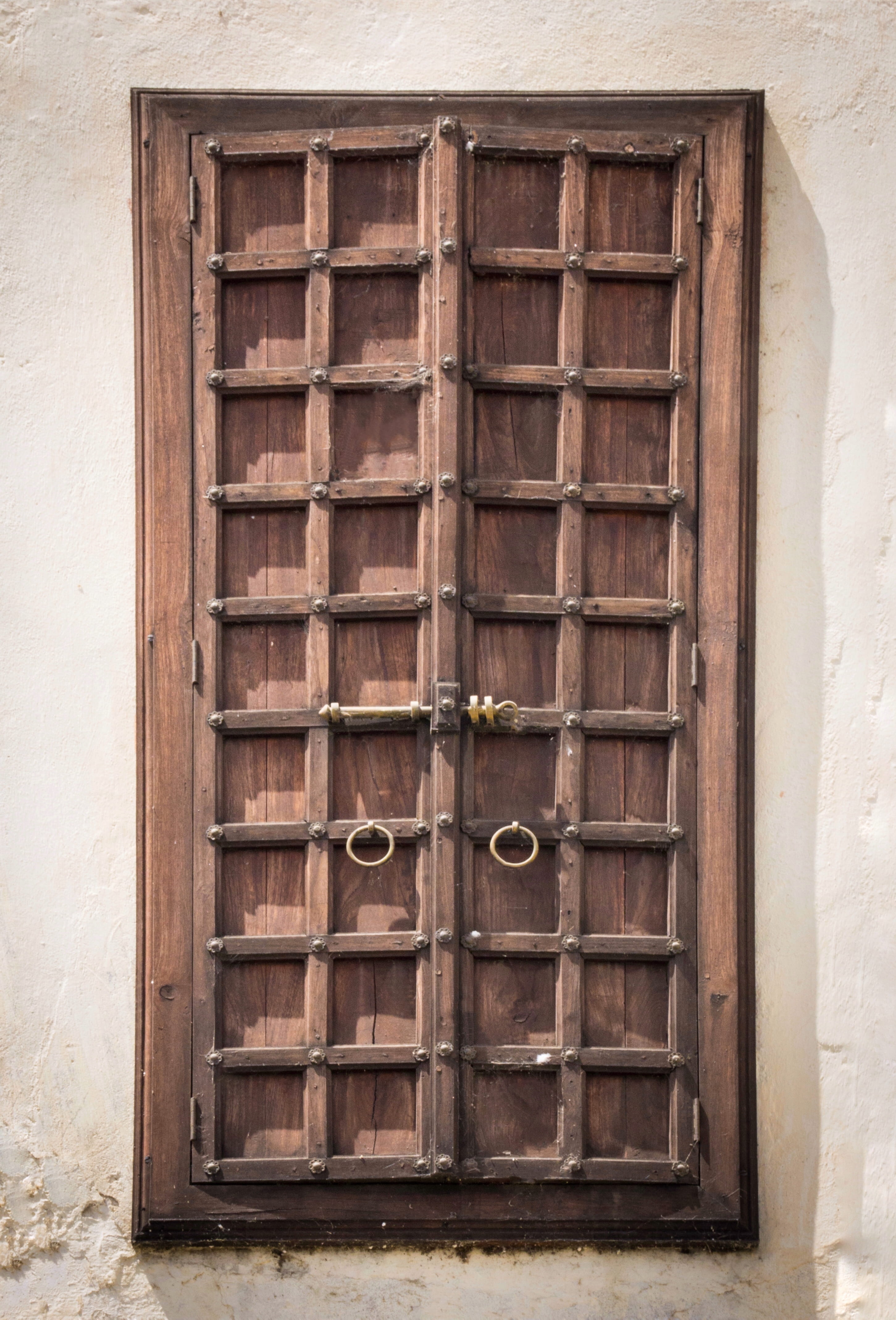 wood, wall - building feature, day, pottery, window frame, brick, home decor, no people, french door, window, flower, safety, closed, india, old, entrance, Phone HD Wallpaper