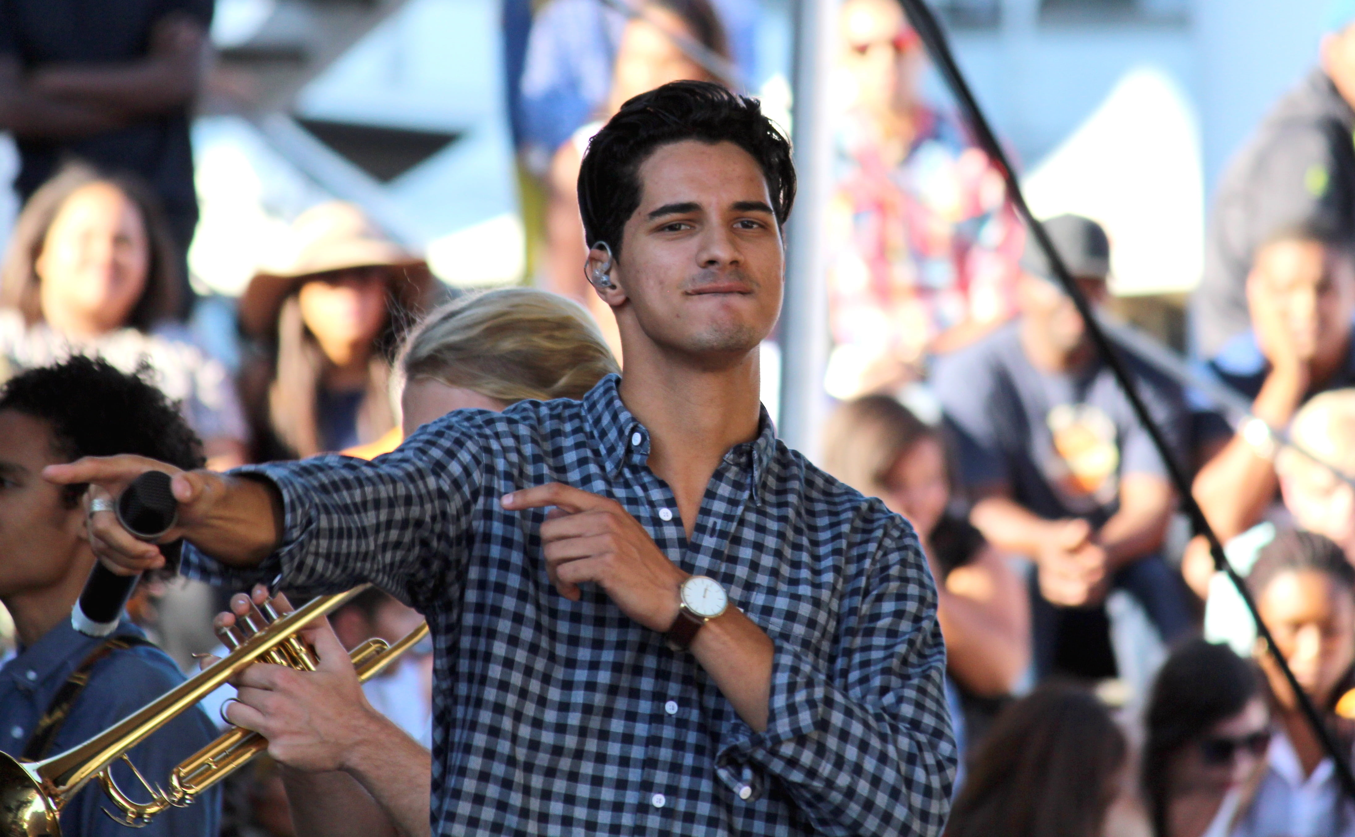 arts culture and entertainment, rock, concert, young men, clapping, people, band, managed, men, event, performance, crowd, shirt, singer, incidental people, HD Wallpaper